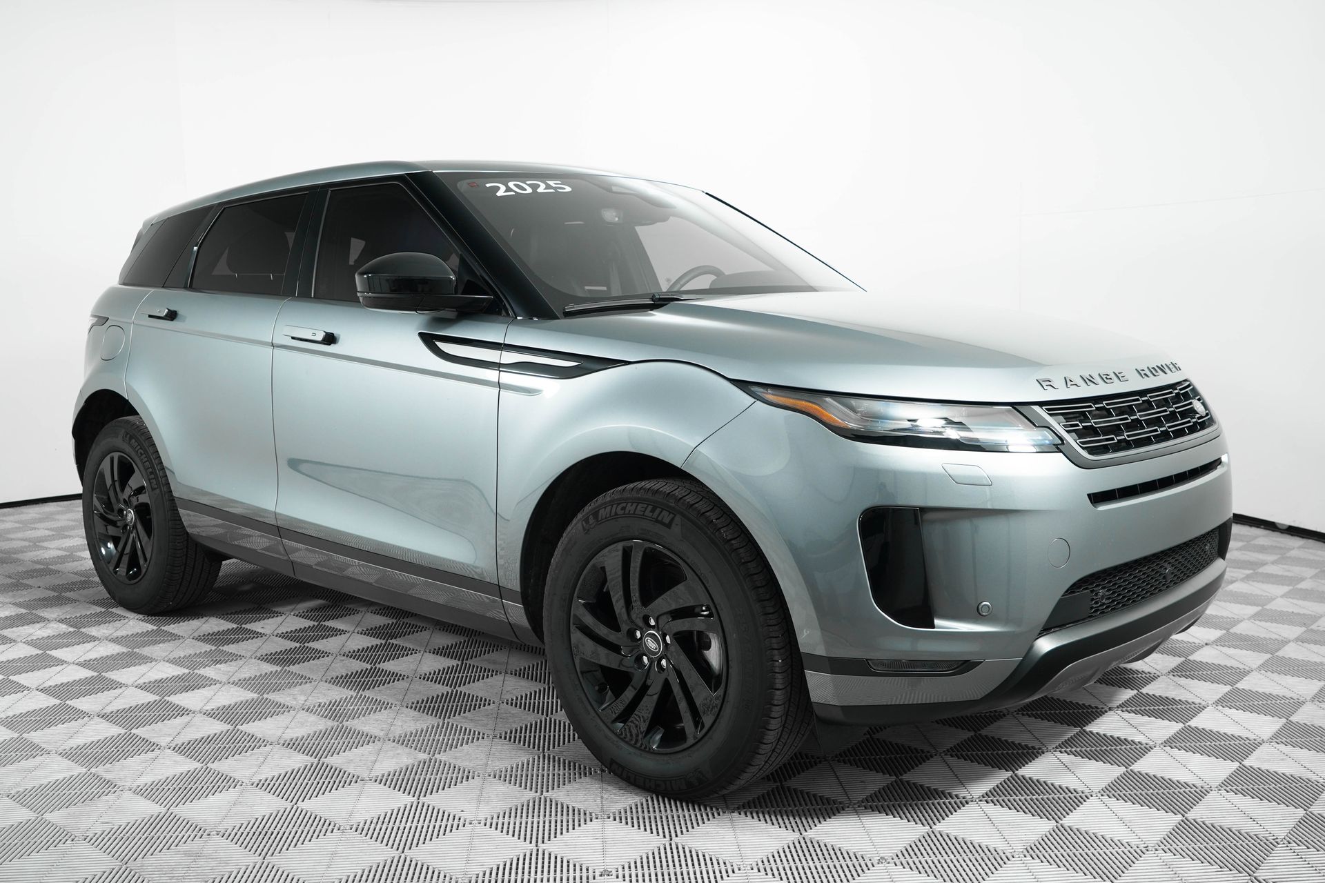 2025 Land Rover Range Rover Evoque
