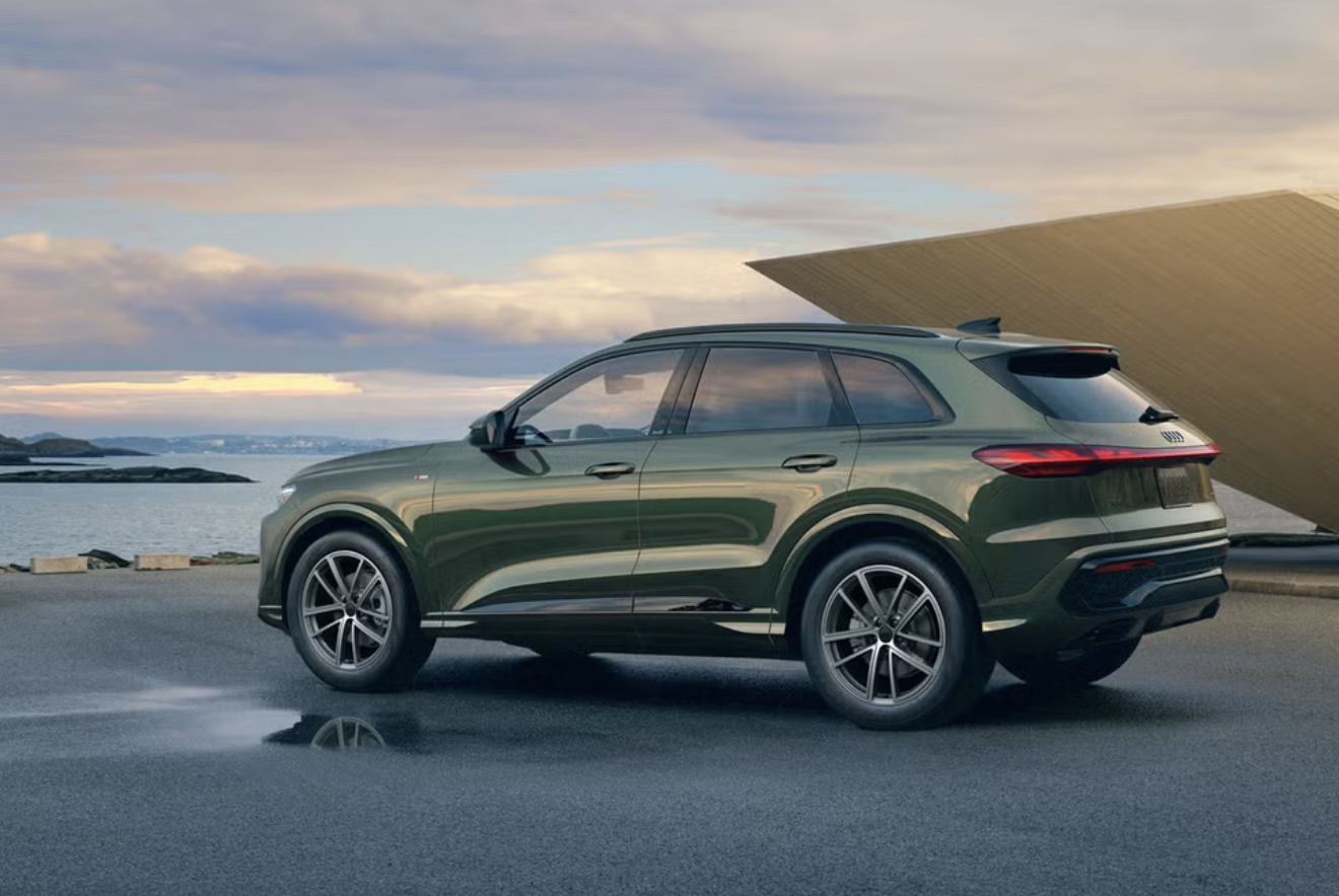 The 2026 Audi Q5 in District Green metallic