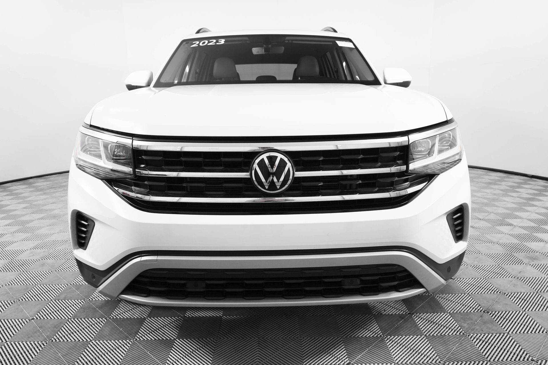 Used 2023 Volkswagen Atlas SE w/Tech with VIN 1V2WR2CA5PC538300 for sale in Stuart, FL