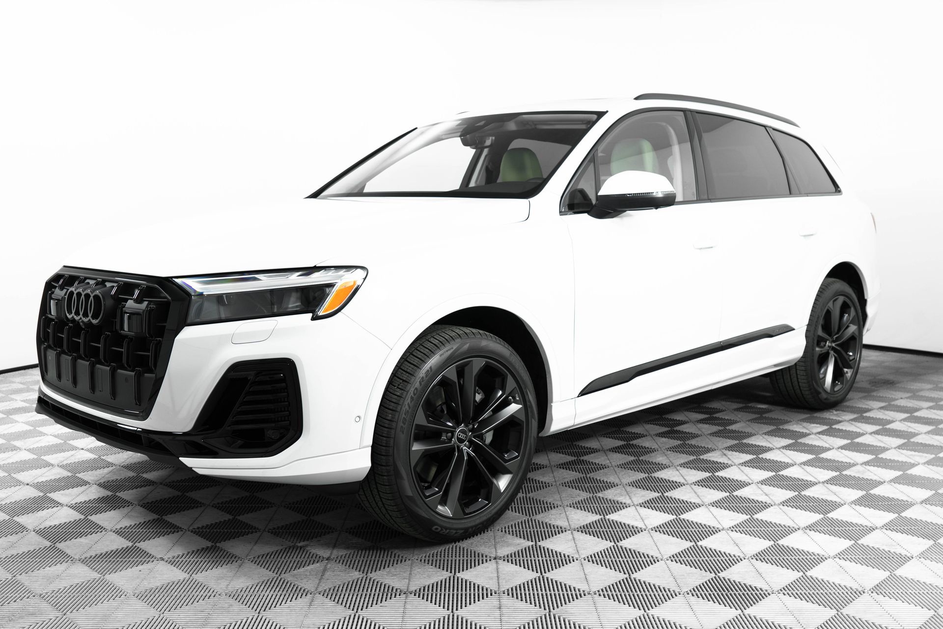 2025 Audi Q7 55 Premium Plus photo 3