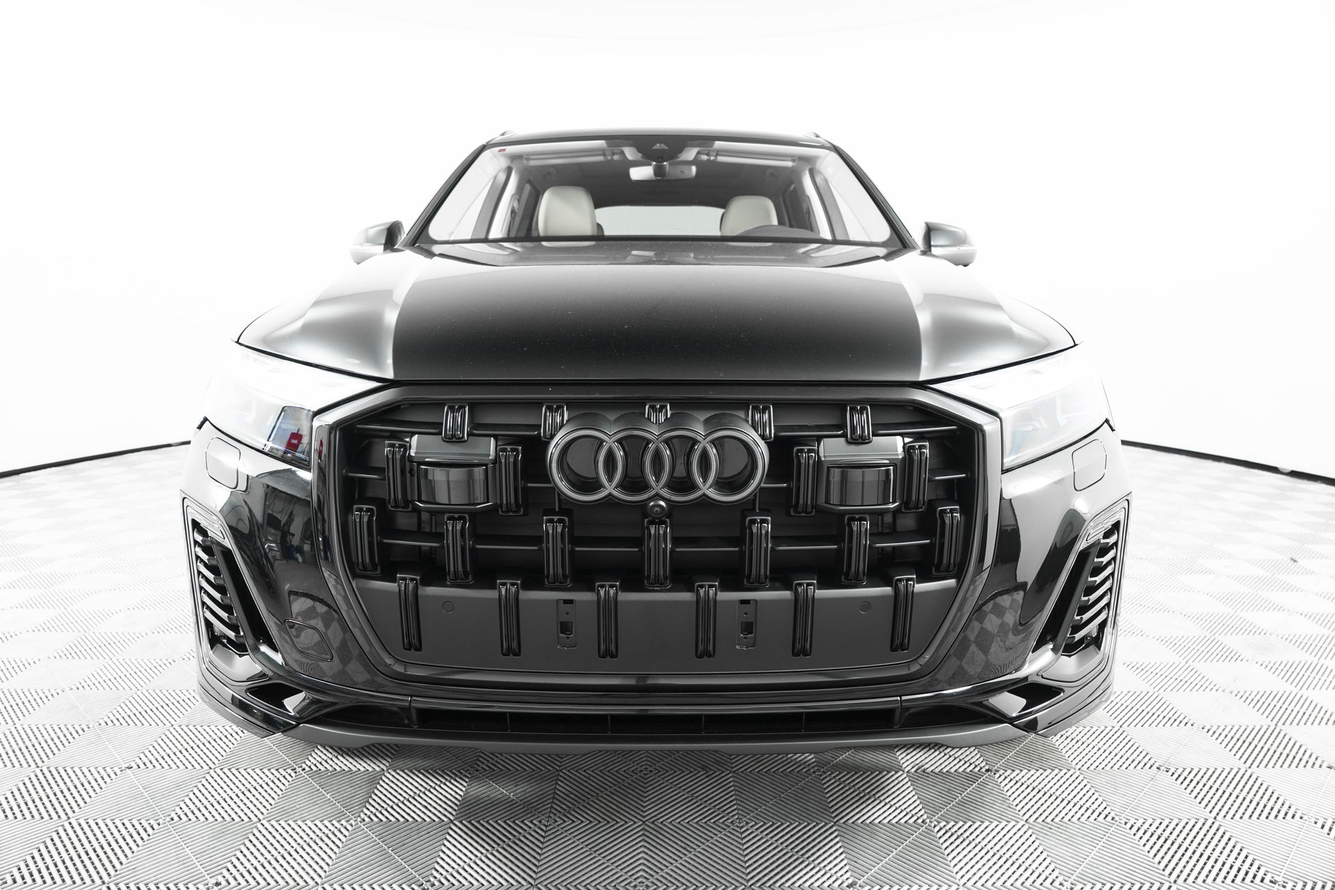 2025 Audi Q7 55 Premium Plus photo 2