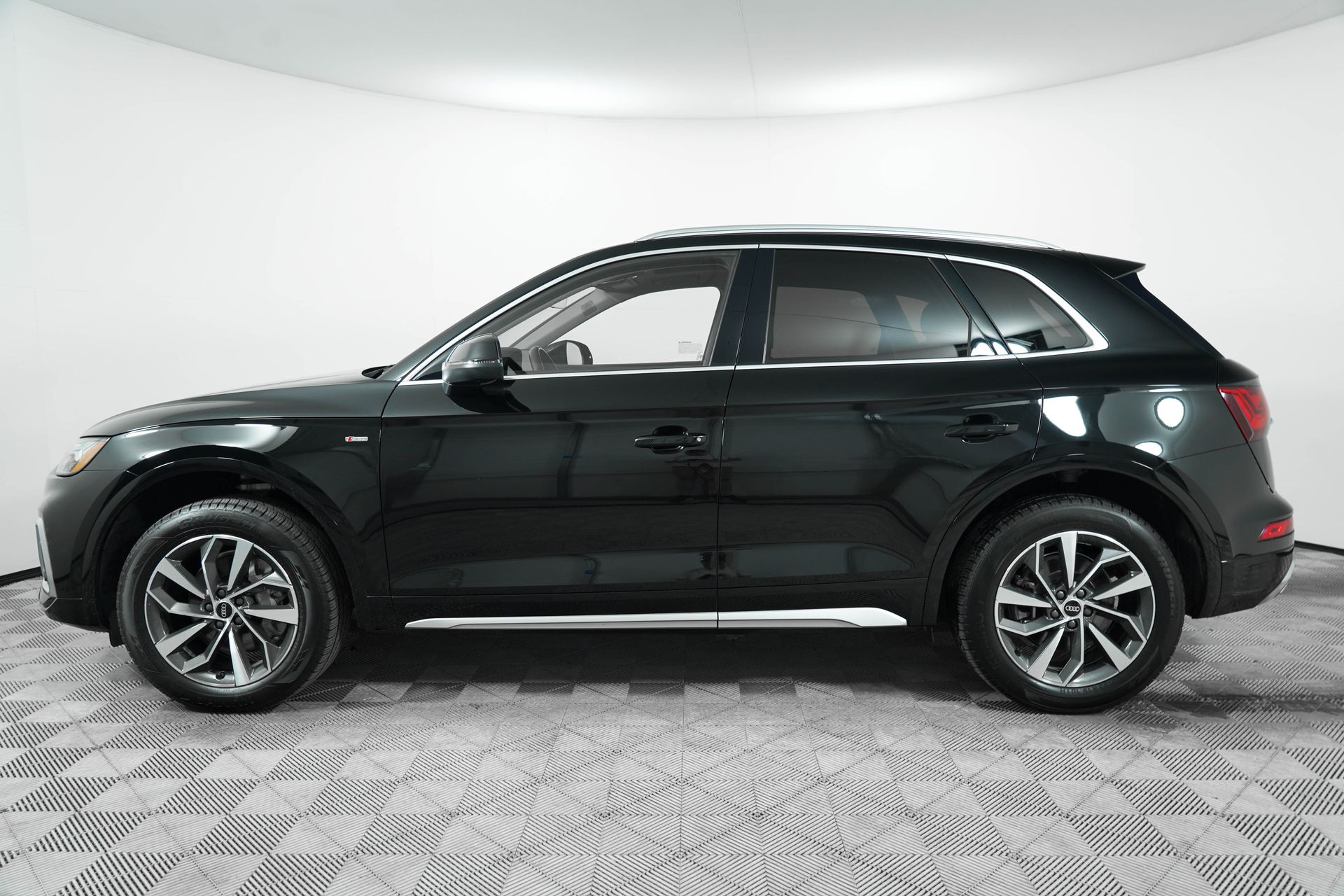 2023 Audi Q5 45 S line Premium Plus photo 3