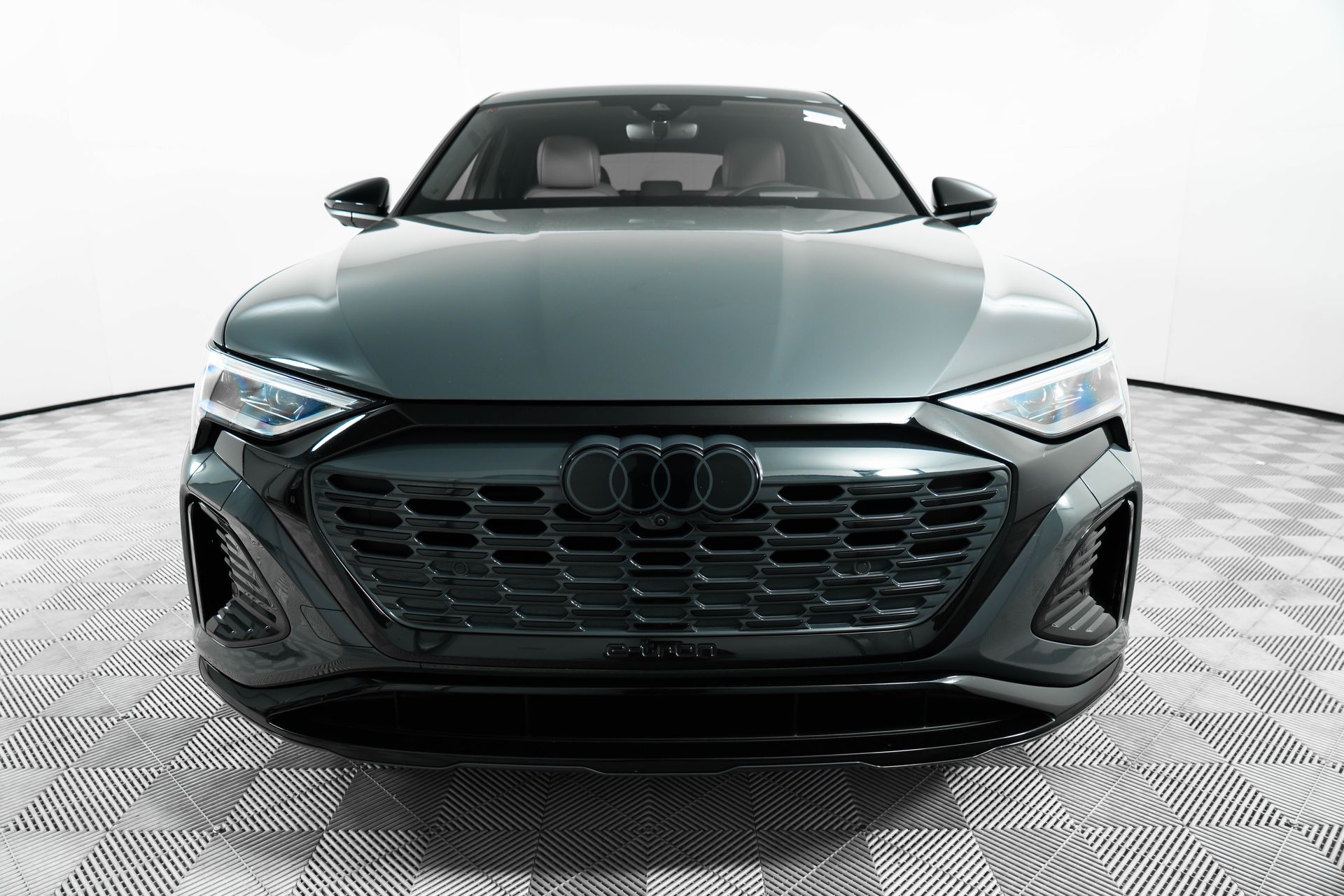 2024 Audi Q8 E-tron Prestige photo 2