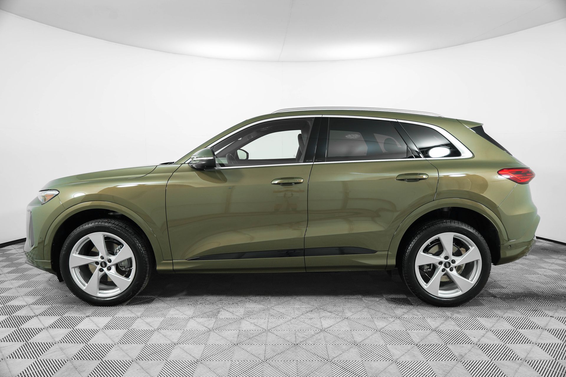 2025 Audi Q5 2.0T Premium Plus photo 3