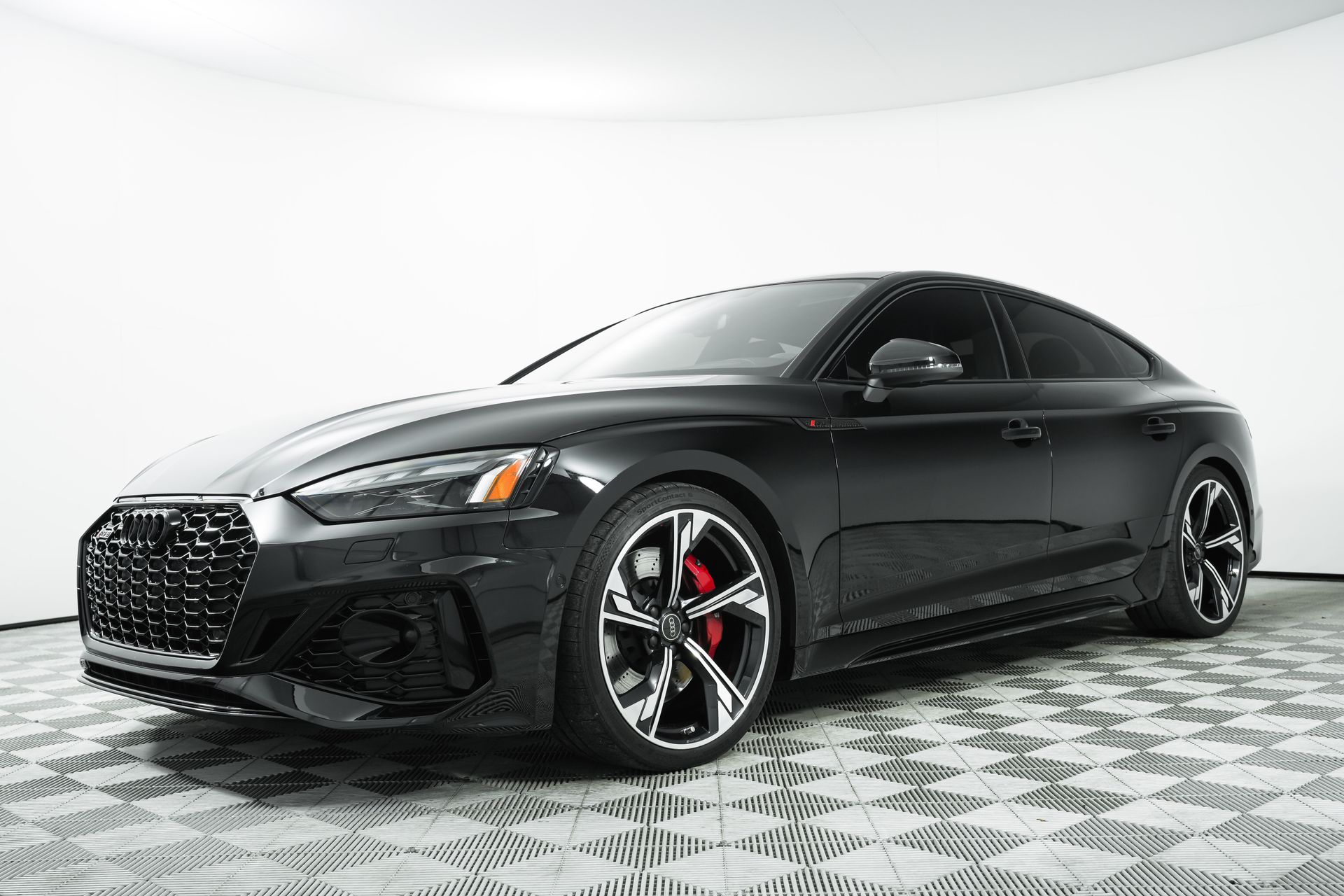 2024 Audi RS 5 photo 2