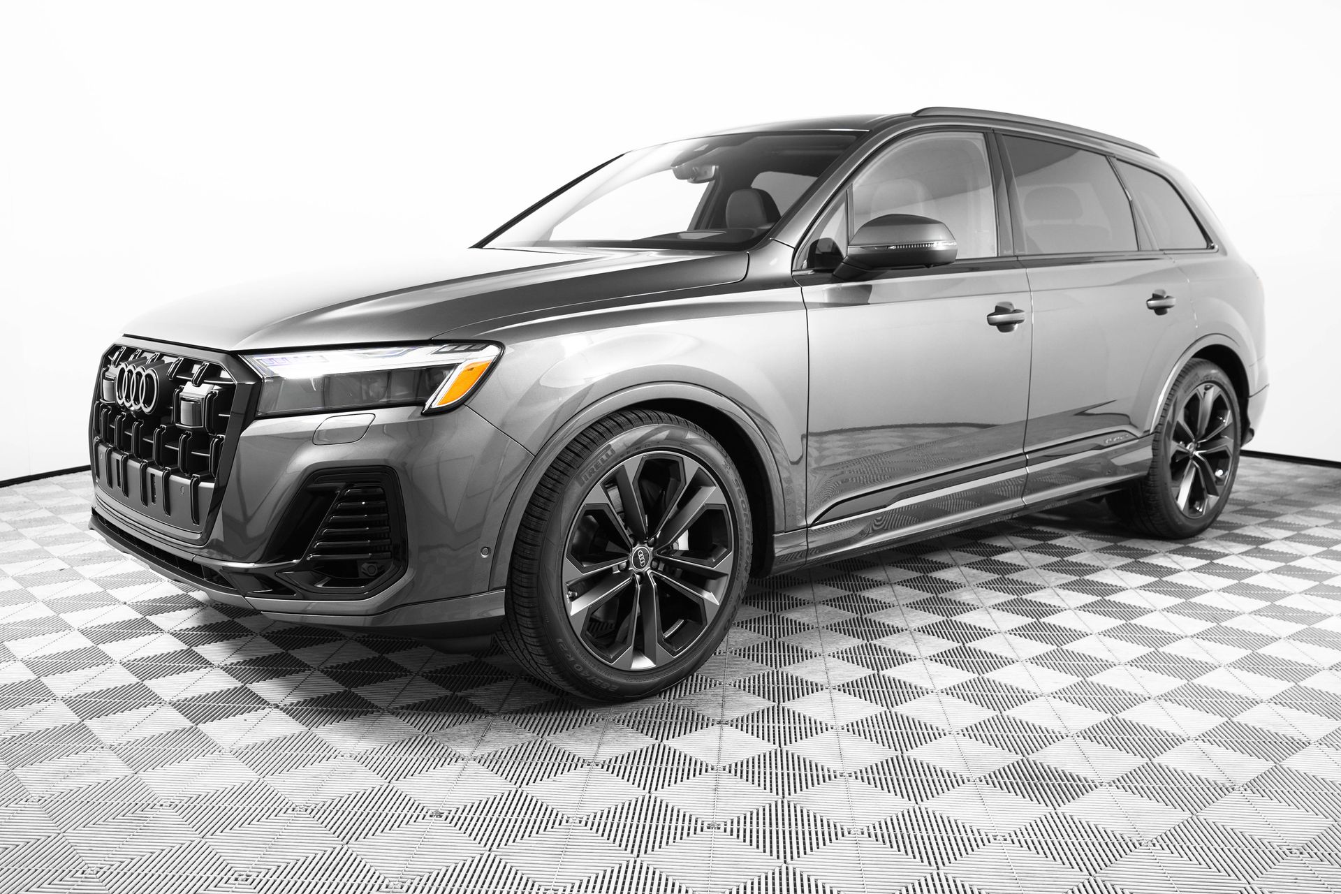 2025 Audi Q7 55 Premium Plus photo 3