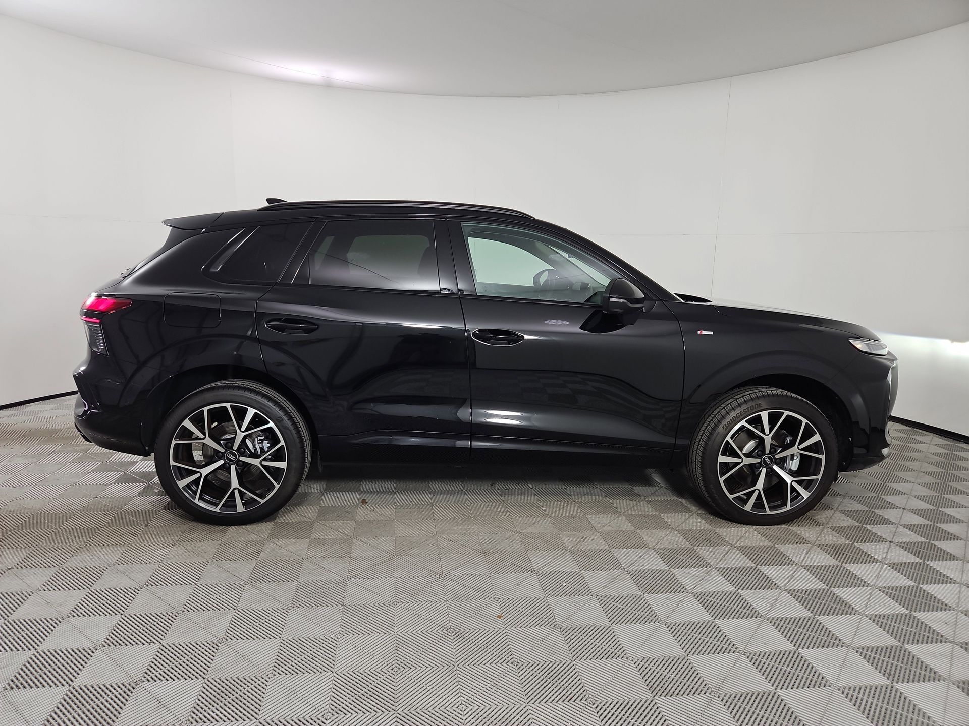 2026 Audi Q3 Base - Photo 8