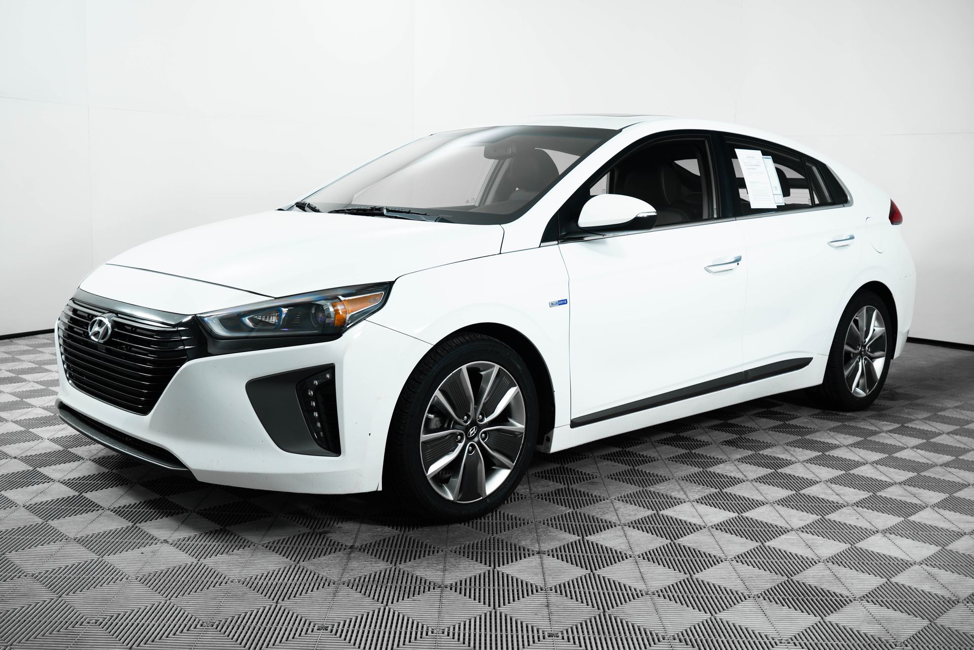 2017 Hyundai Ioniq Limited photo 3