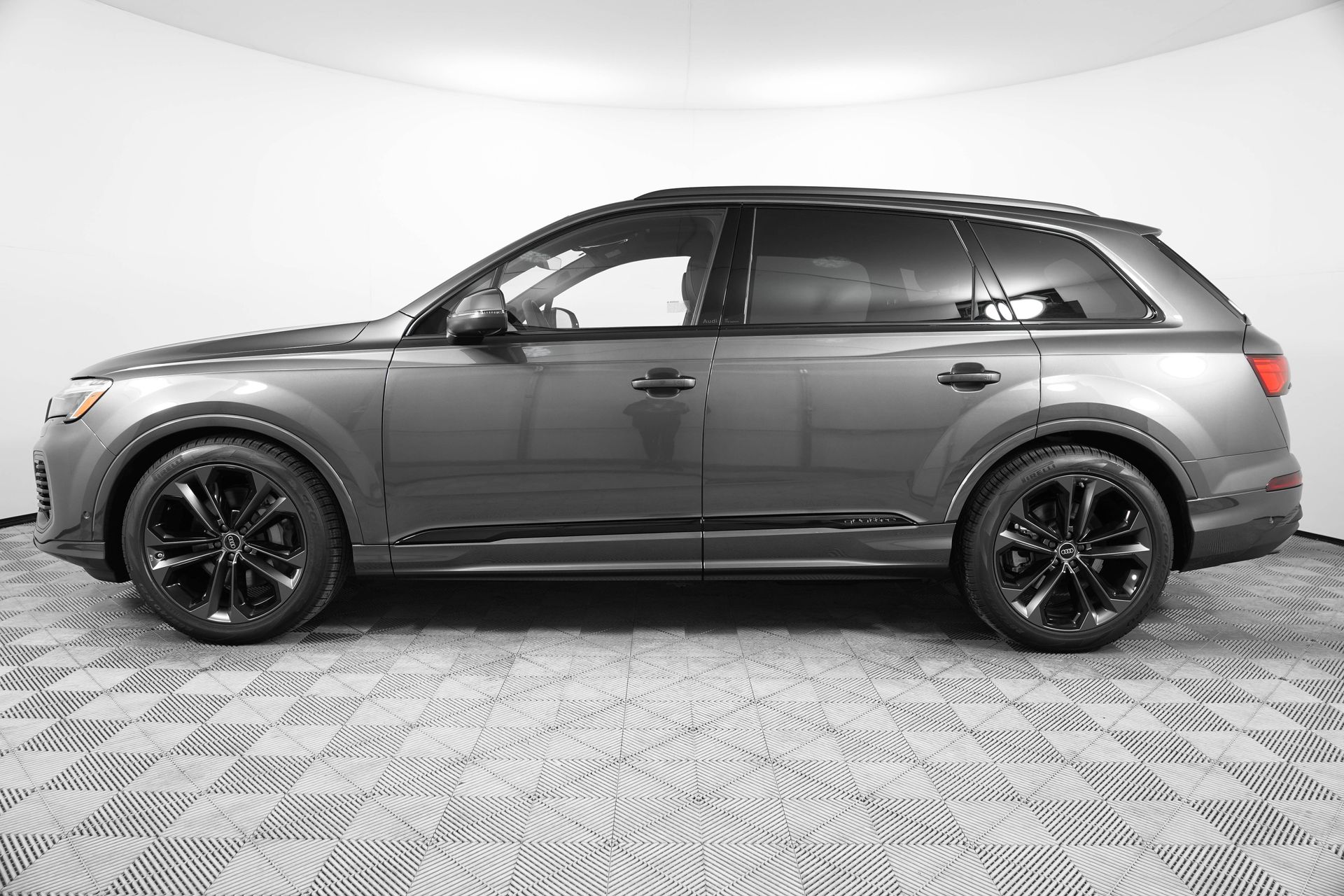 2025 Audi Q7 55 Premium Plus photo 4