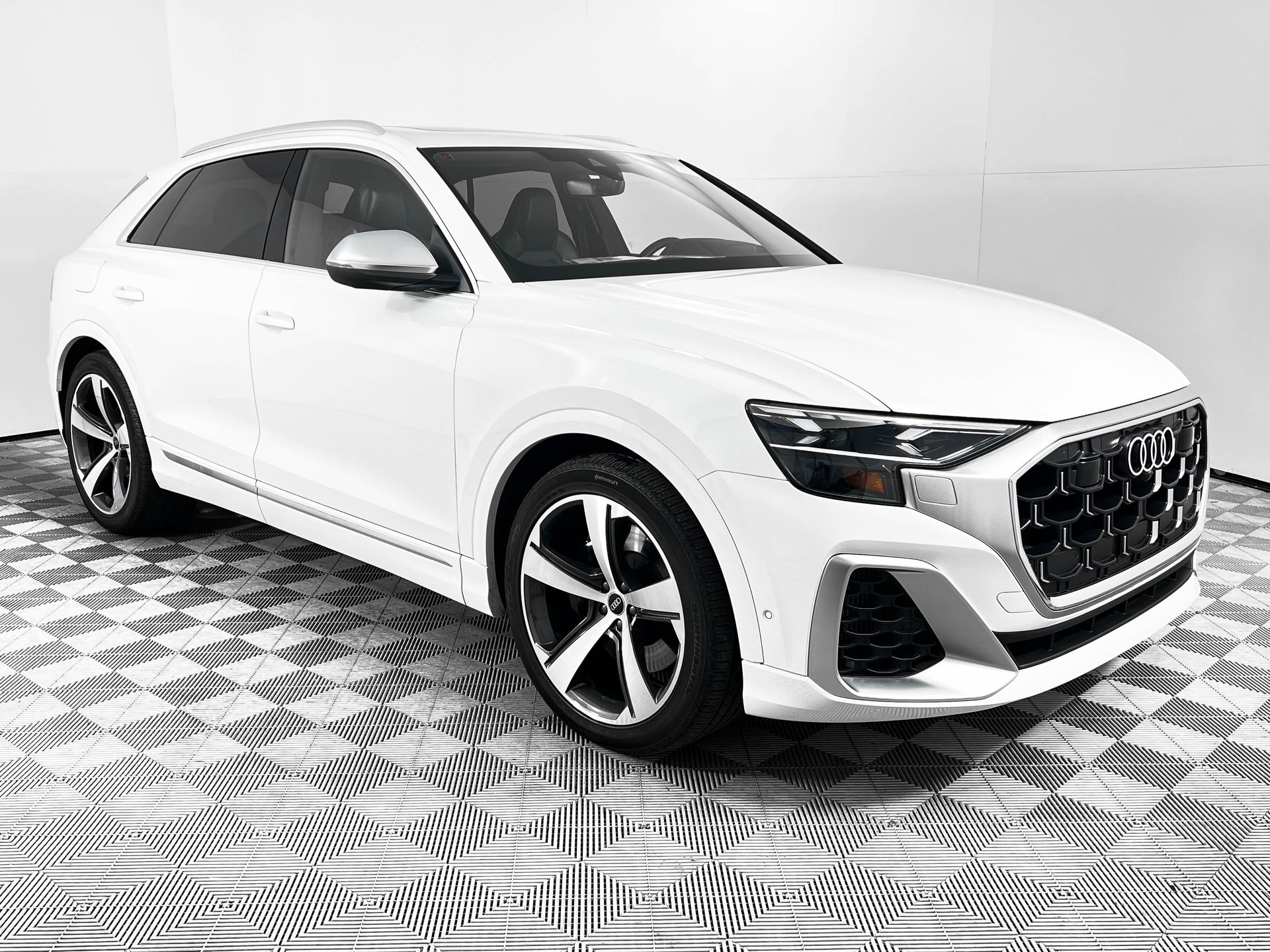 2024 Audi SQ8 Prestige's photo