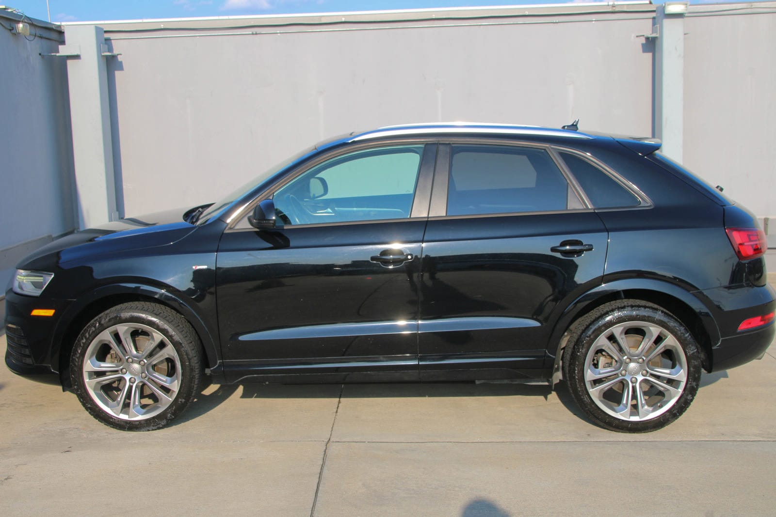 Used 2018 Audi Q3 Premium with VIN WA1BCCFS0JR000484 for sale in Sugar Land, TX