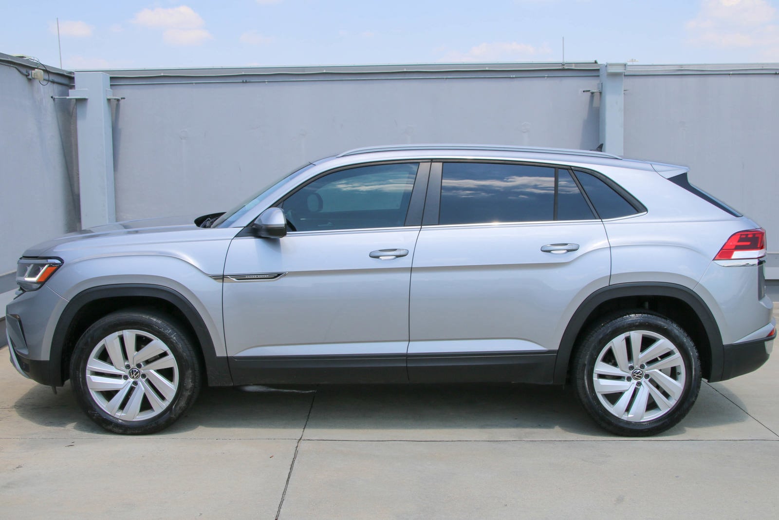 Used 2020 Volkswagen Atlas Cross Sport SE w/Tech with VIN 1V25C2CA6LC201898 for sale in Sugar Land, TX