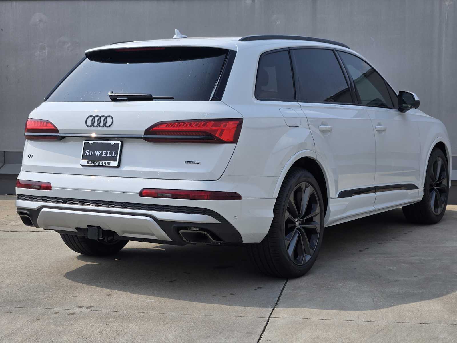 2025 Audi Q7 55 Premium photo 4