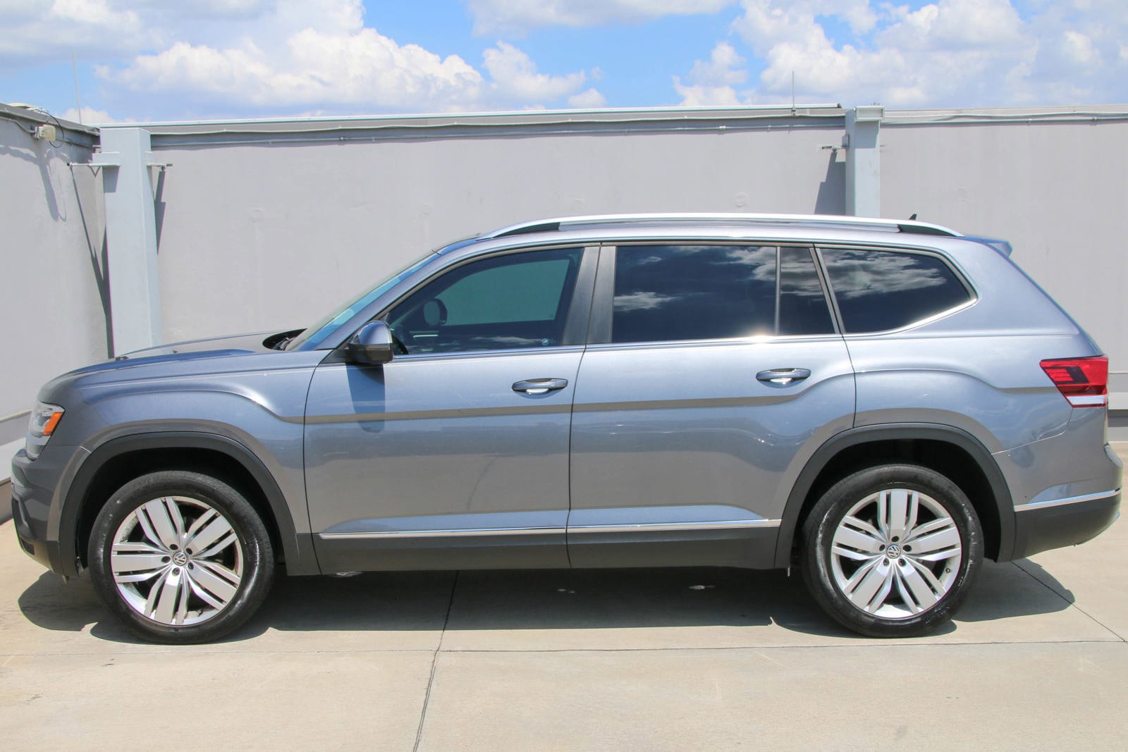 Used 2019 Volkswagen Atlas SEL with VIN 1V2ER2CA4KC511352 for sale in Sugar Land, TX