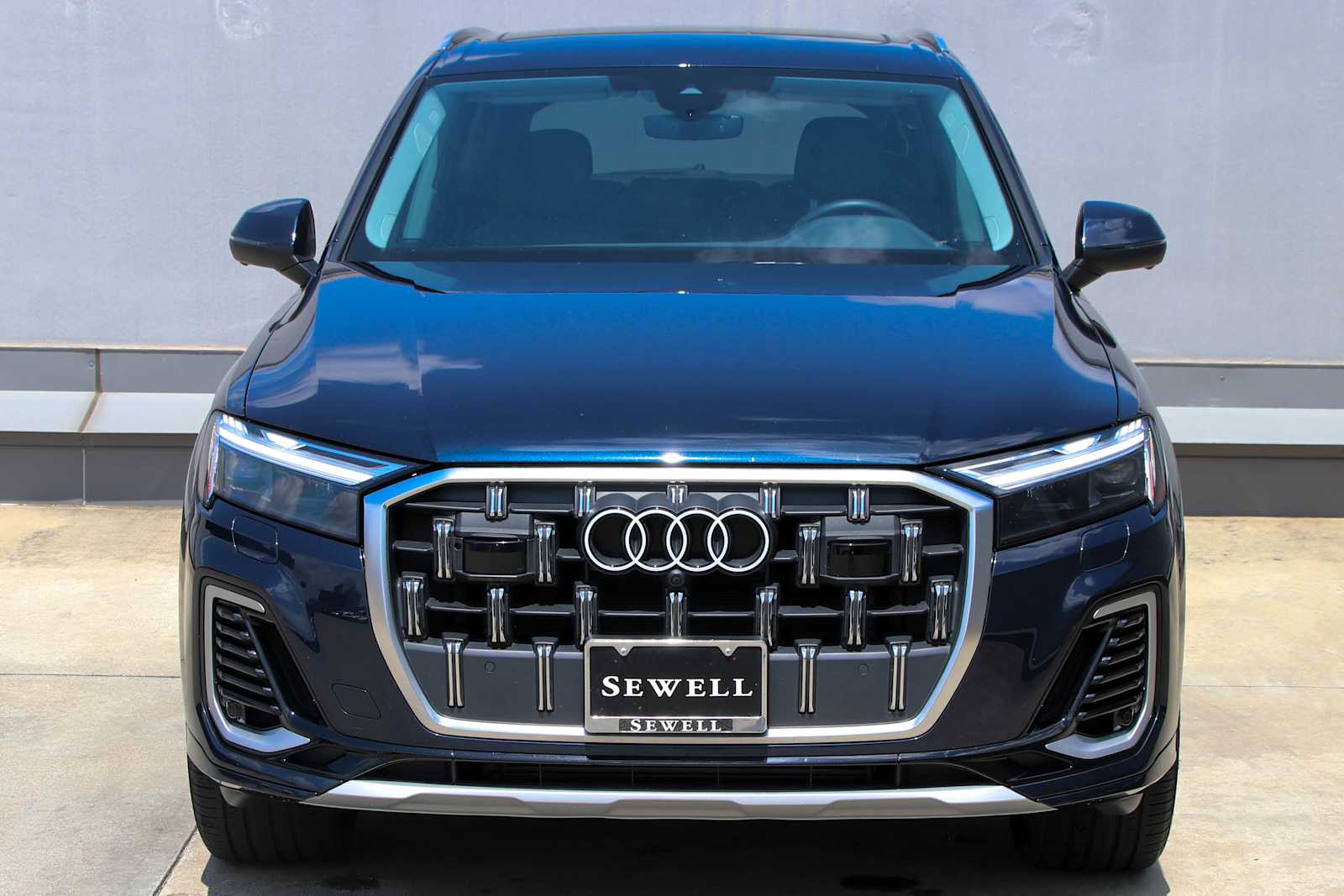 2025 Audi Q7 45 Premium Plus photo 3