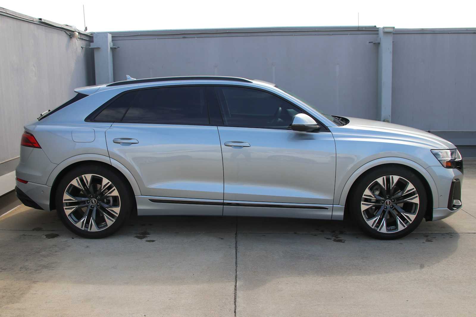 2024 Audi Q8 55 Prestige photo 3