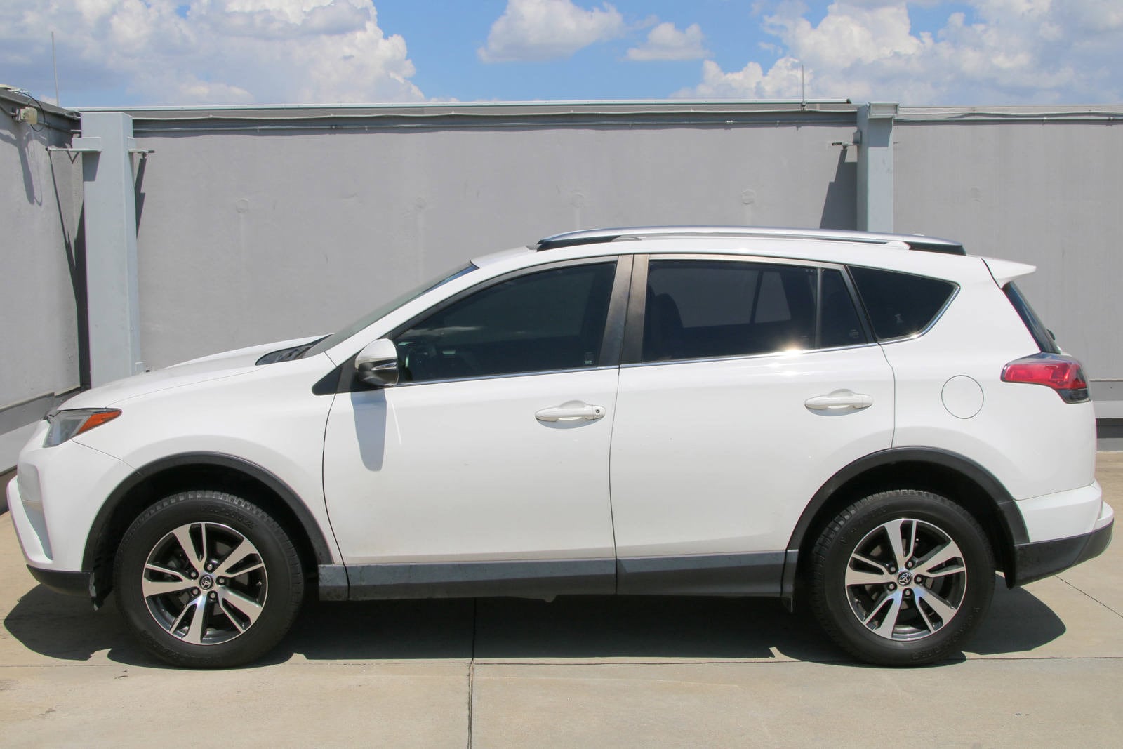 Used 2017 Toyota RAV4 XLE with VIN JTMWFREV9HD098922 for sale in Sugar Land, TX