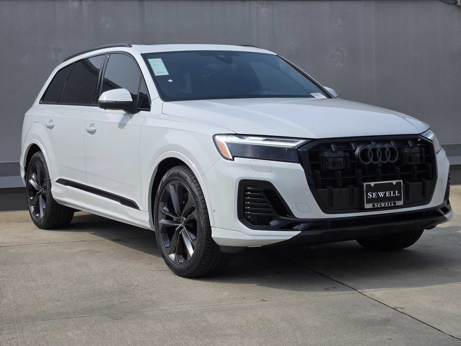 2025 Audi Q7 55 Premium photo 2