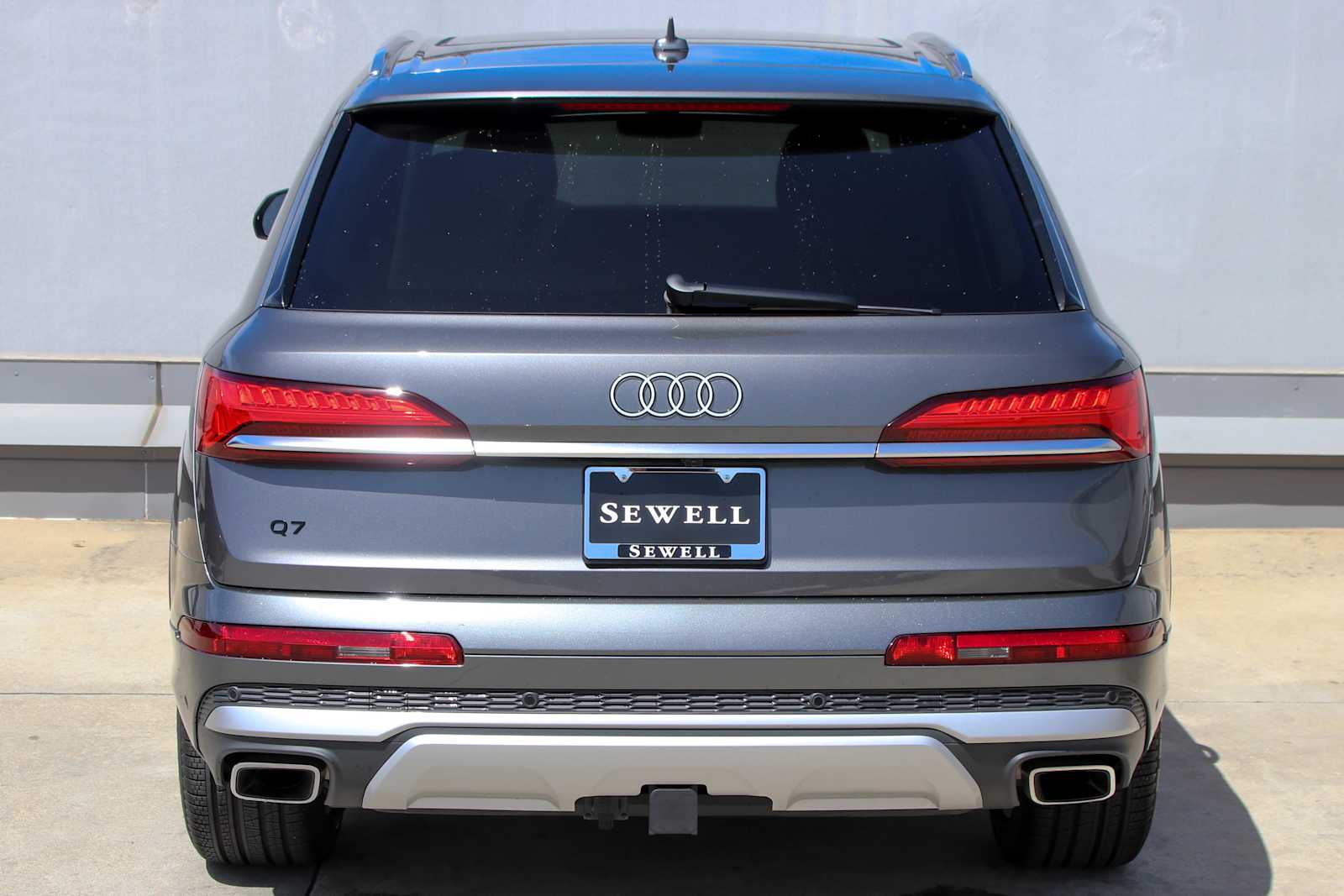 2025 Audi Q7 55 Premium Plus photo 3