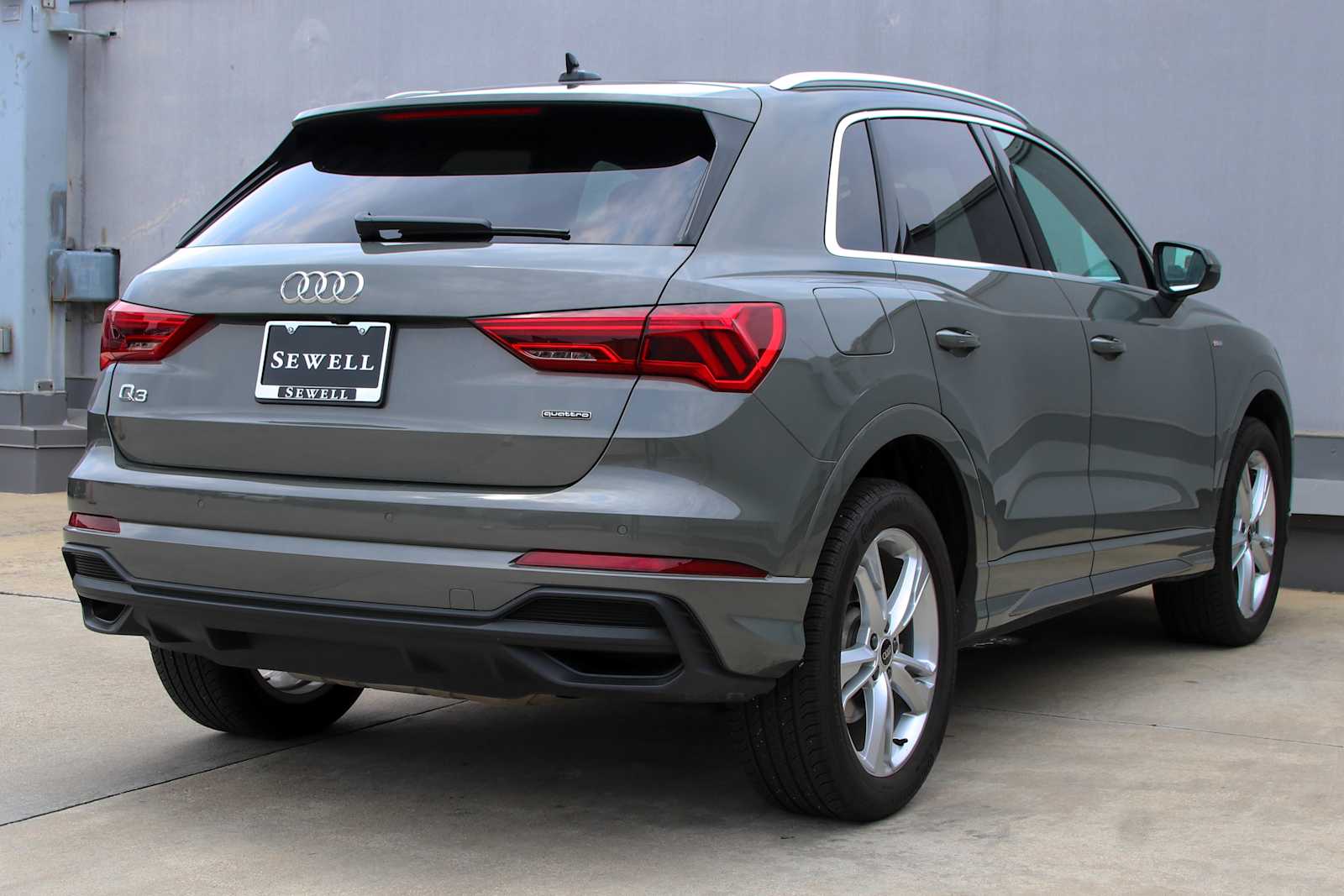 2024 Audi Q3 45 TFSI S line Premium Plus photo 4
