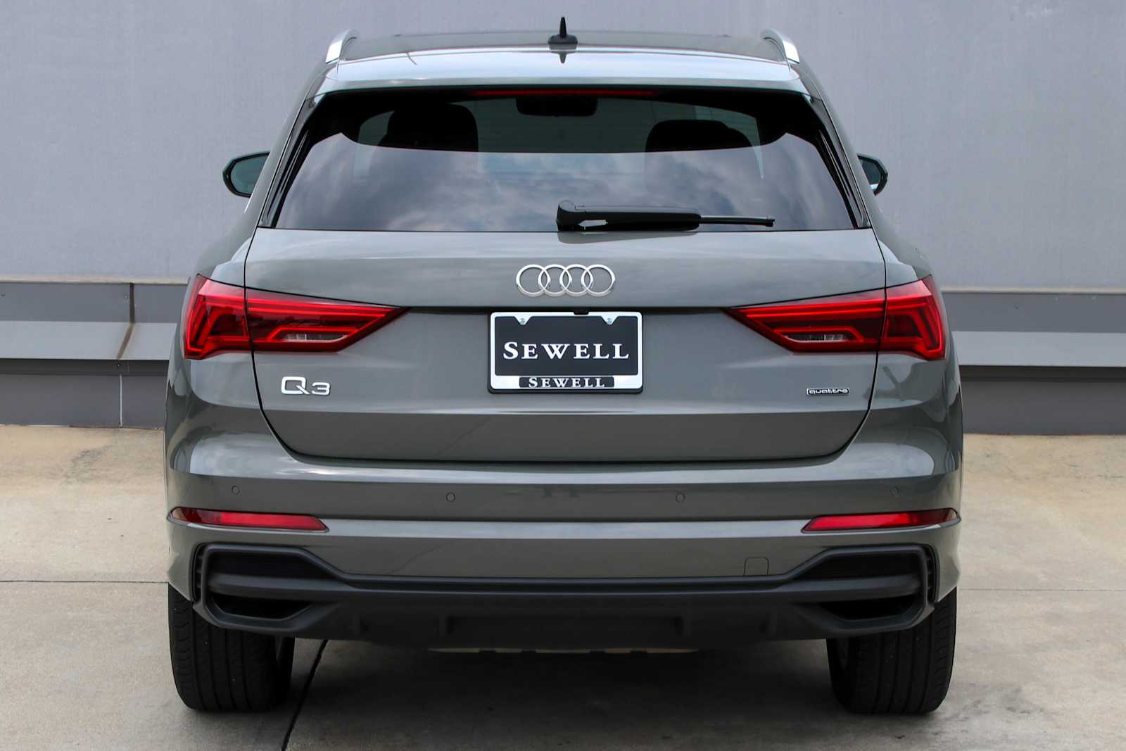 2024 Audi Q3 45 TFSI S line Premium Plus photo 3
