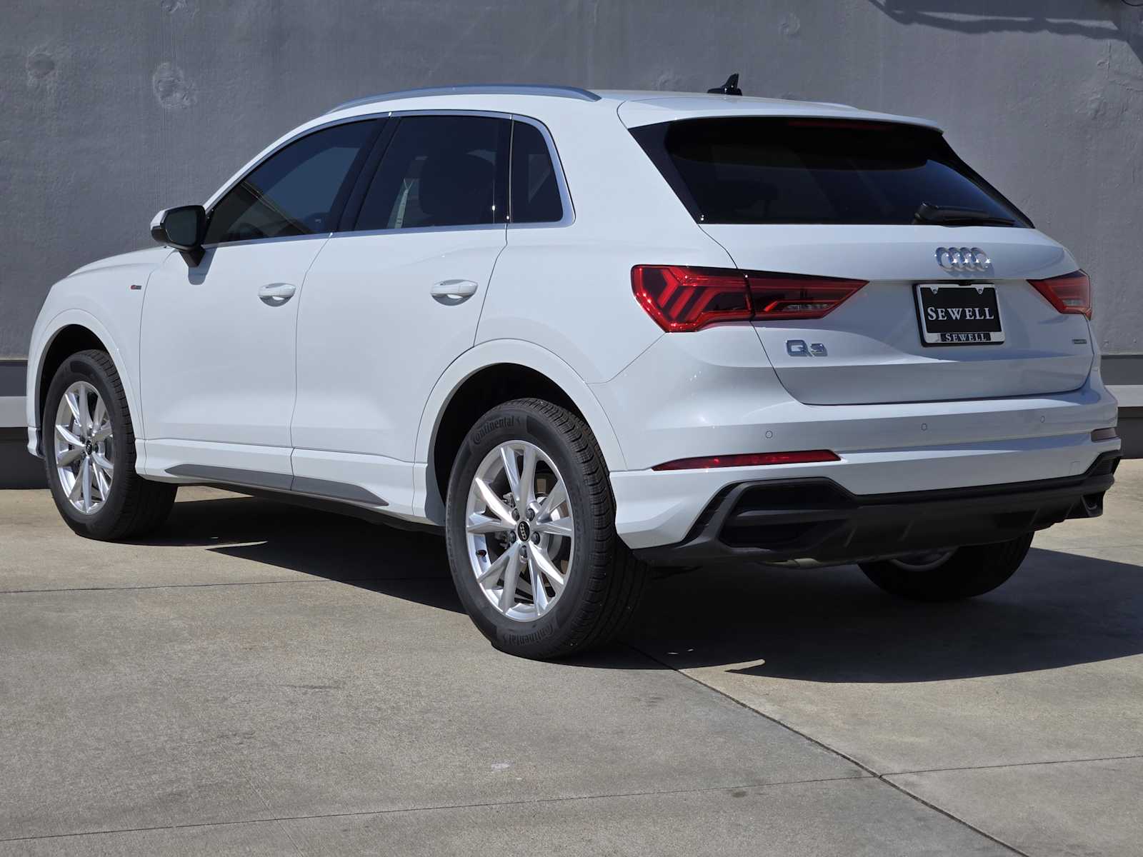 2025 Audi Q3 45 TFSI S line Premium photo 3