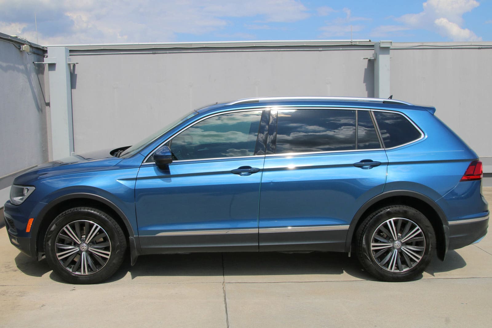 Used 2019 Volkswagen Tiguan SEL with VIN 3VV2B7AX1KM121323 for sale in Sugar Land, TX