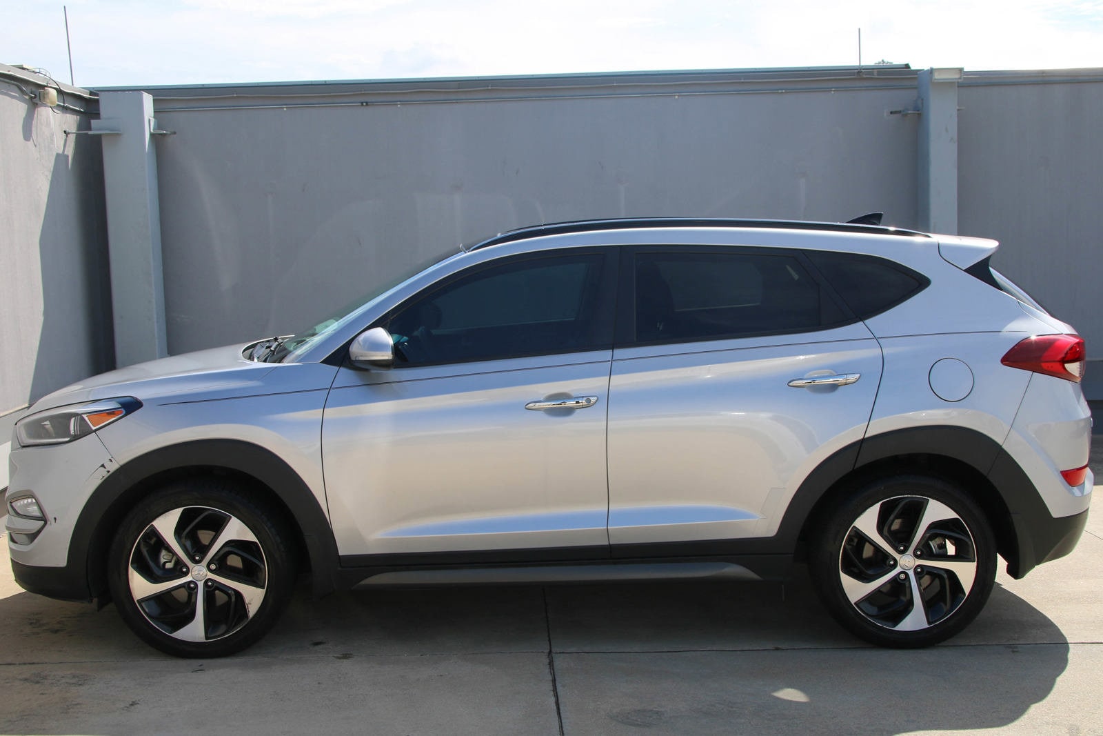 Used 2016 Hyundai Tucson Limited with VIN KM8J33A24GU188453 for sale in Sugar Land, TX