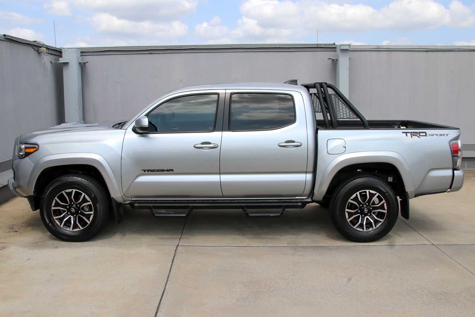 2023 Toyota Tacoma TRD Sport V6 photo 2
