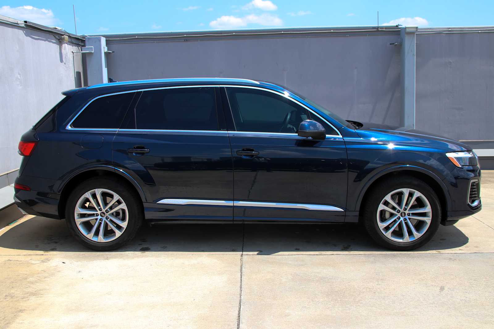 2025 Audi Q7 45 Premium Plus photo 4
