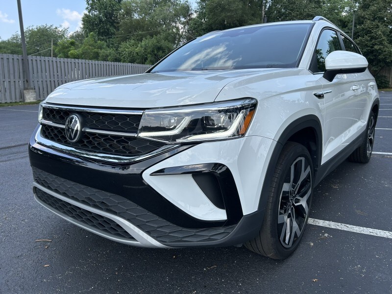 2022 Volkswagen Taos SEL photo 3
