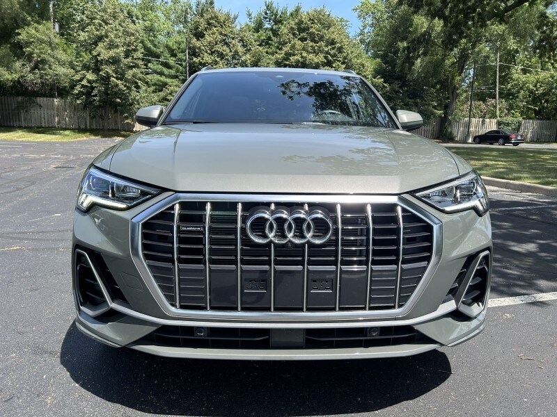 2024 Audi Q3 S line Premium Plus photo 2