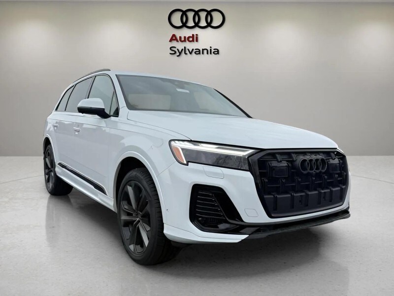 2025 Audi Q7 55 Premium Plus photo 2