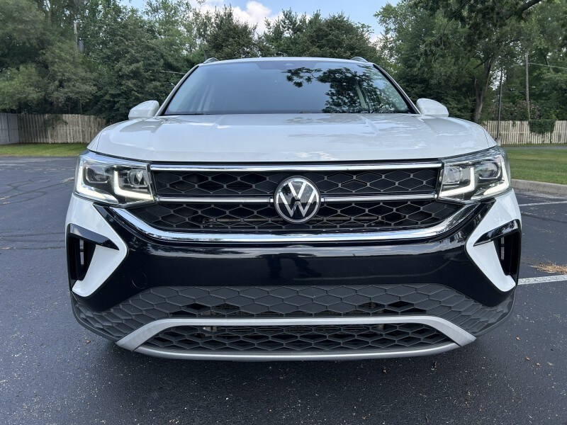 2022 Volkswagen Taos SEL photo 2