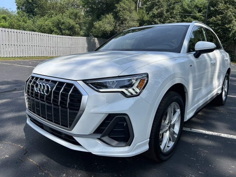 2024 Audi Q3 S line Premium Plus photo 3