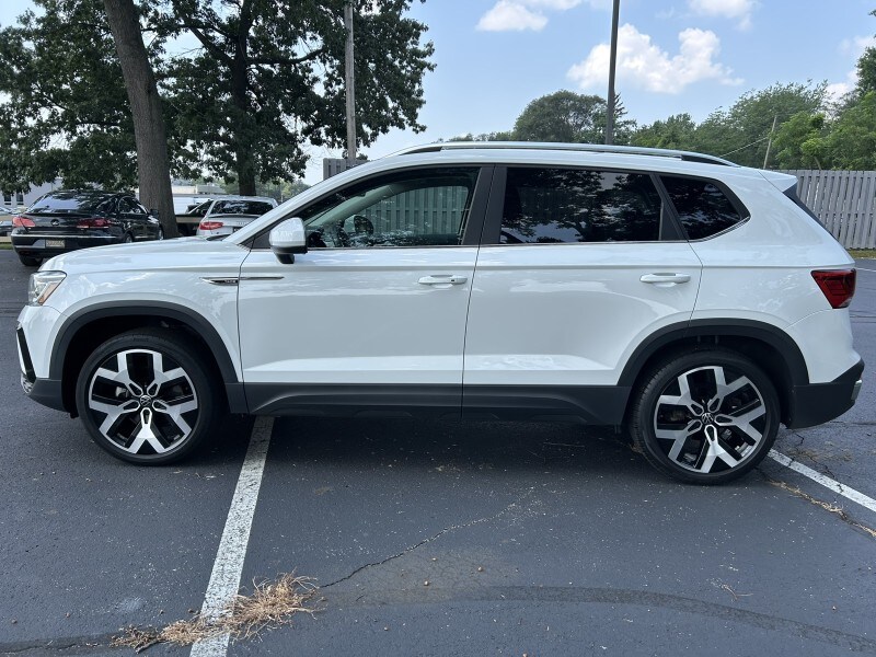 2022 Volkswagen Taos SEL photo 4