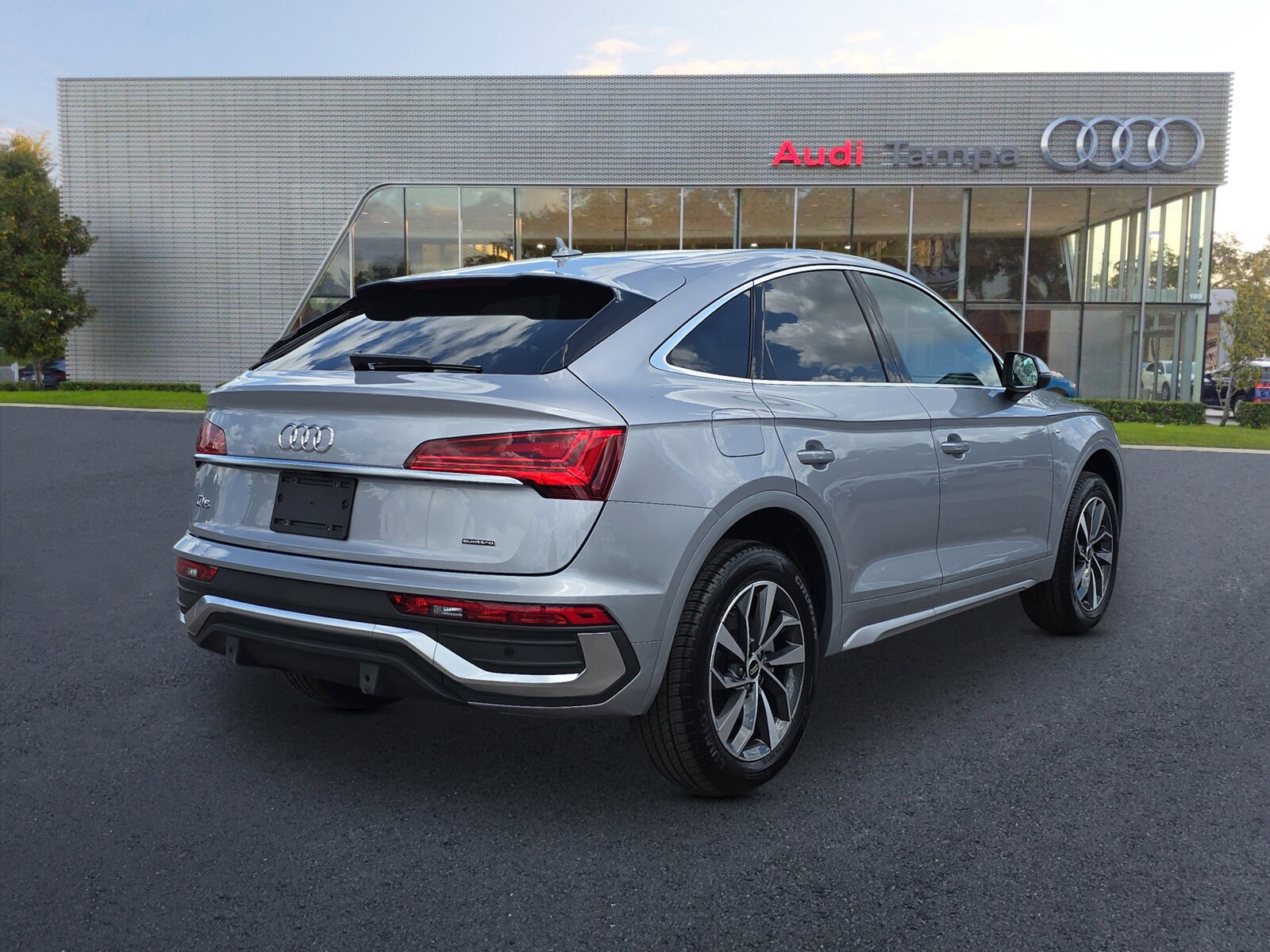 2025 Audi Q5 Sportback 45 S line Premium Plus photo 3