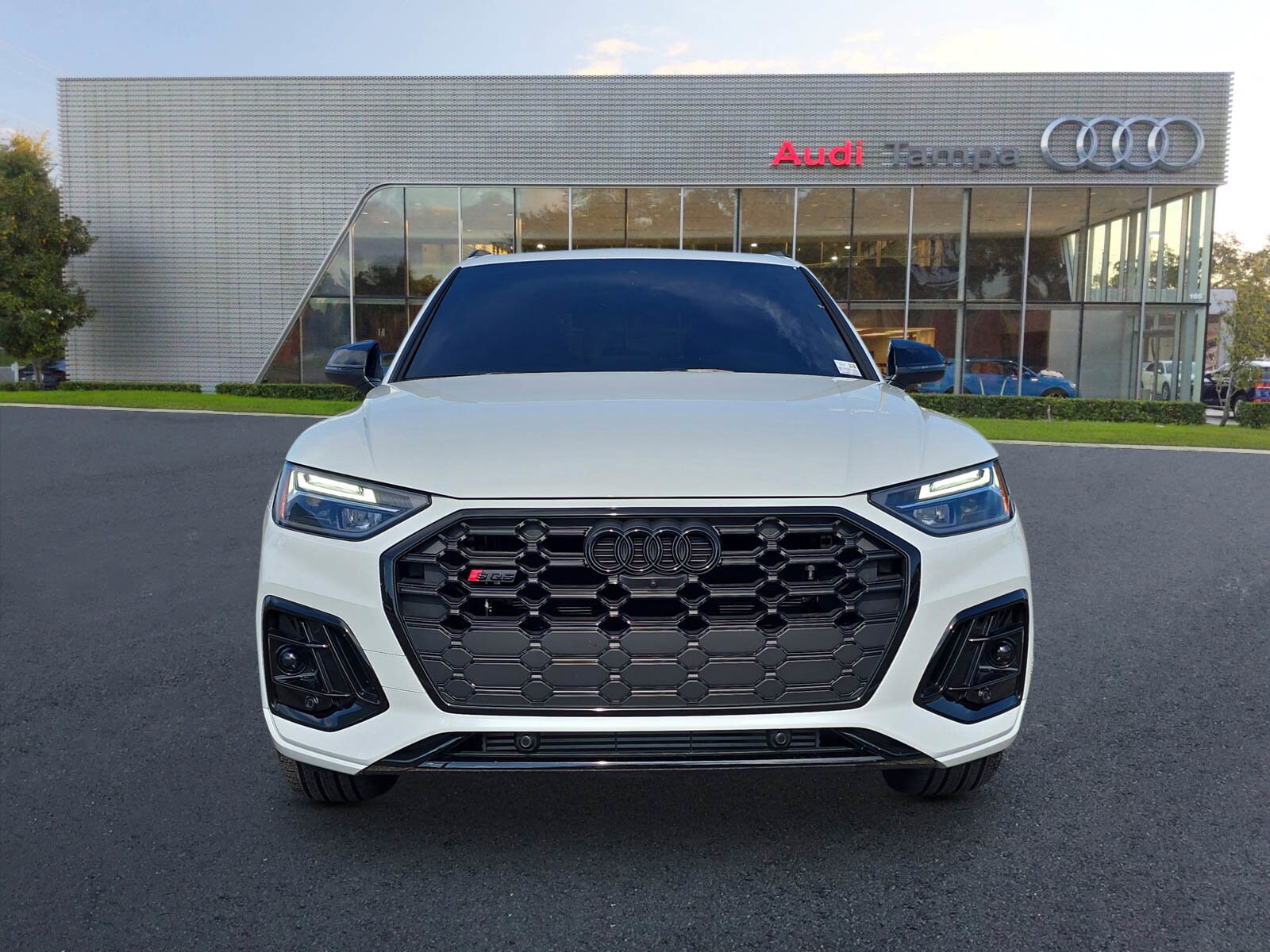 2025 Audi SQ5 Premium Plus photo 2