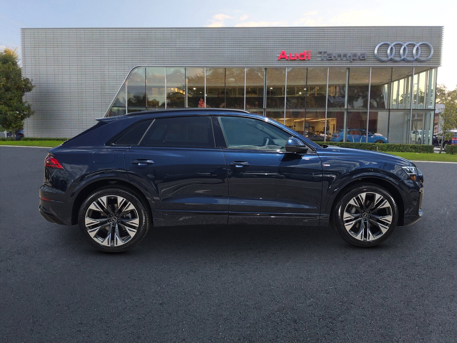 2025 Audi Q8 55 Premium Plus photo 3