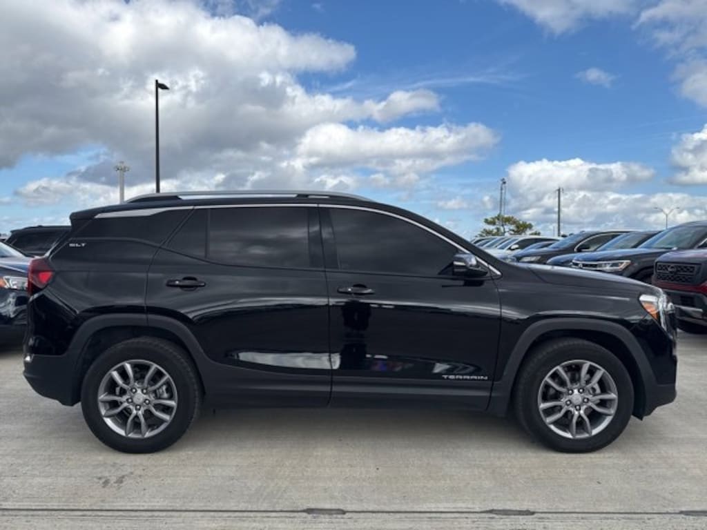Used 2024 GMC Terrain SLT SUV