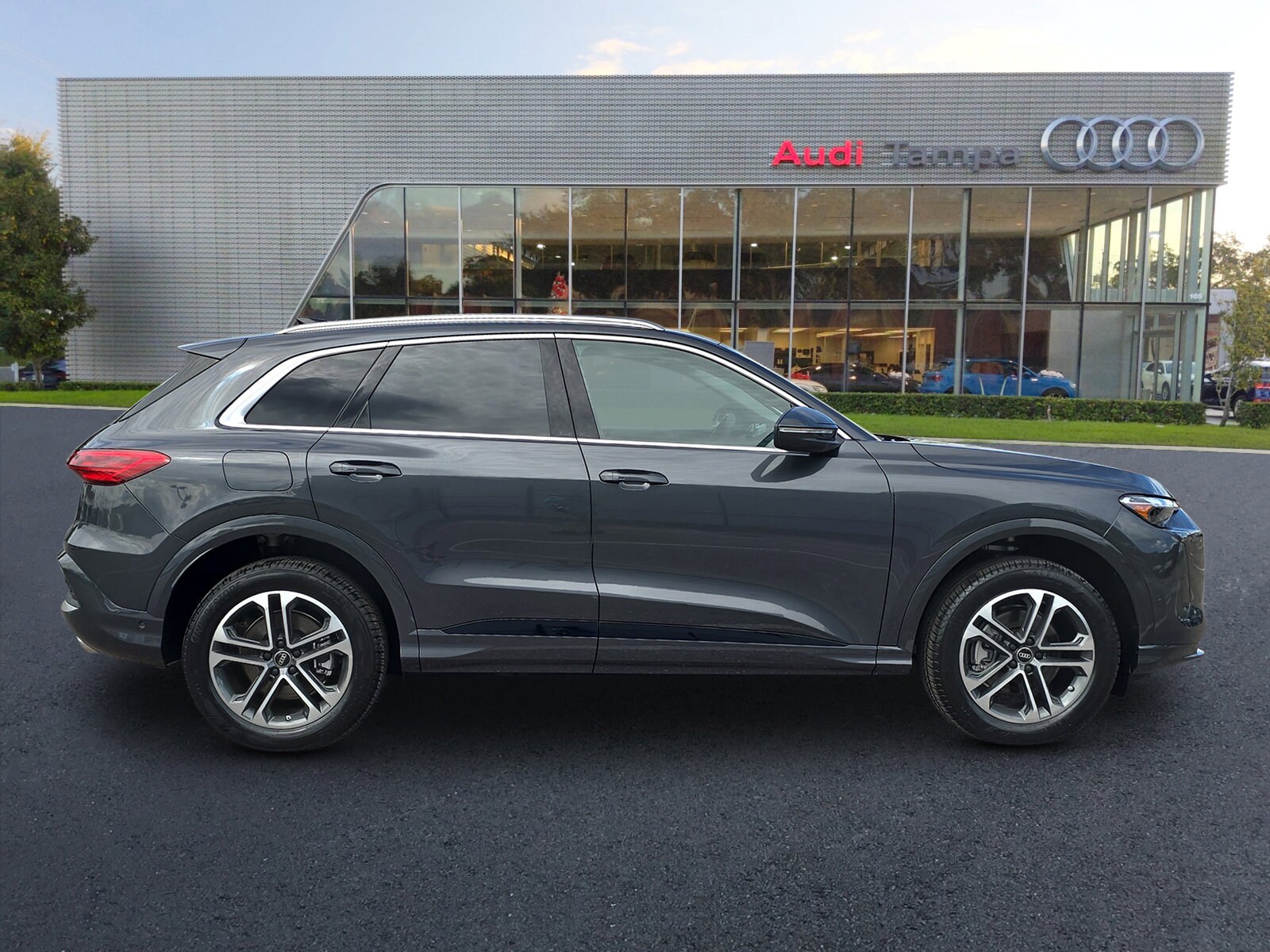 2025 Audi Q5 2.0T Premium photo 2