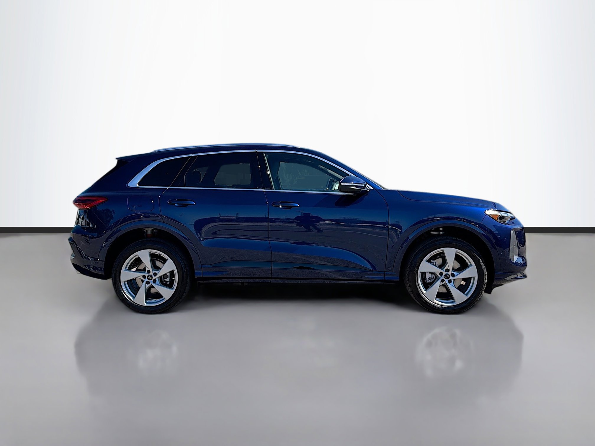 2025 Audi Q5 2.0T Premium Plus photo 2