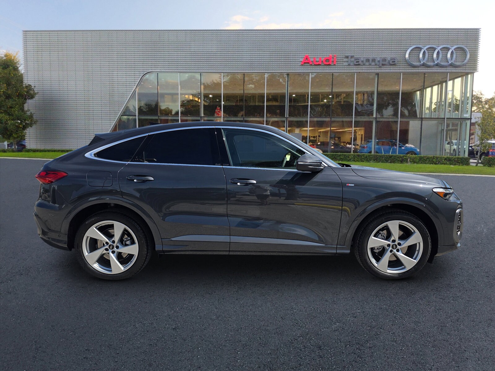 2025 Audi Q5 2.0T Prestige photo 3