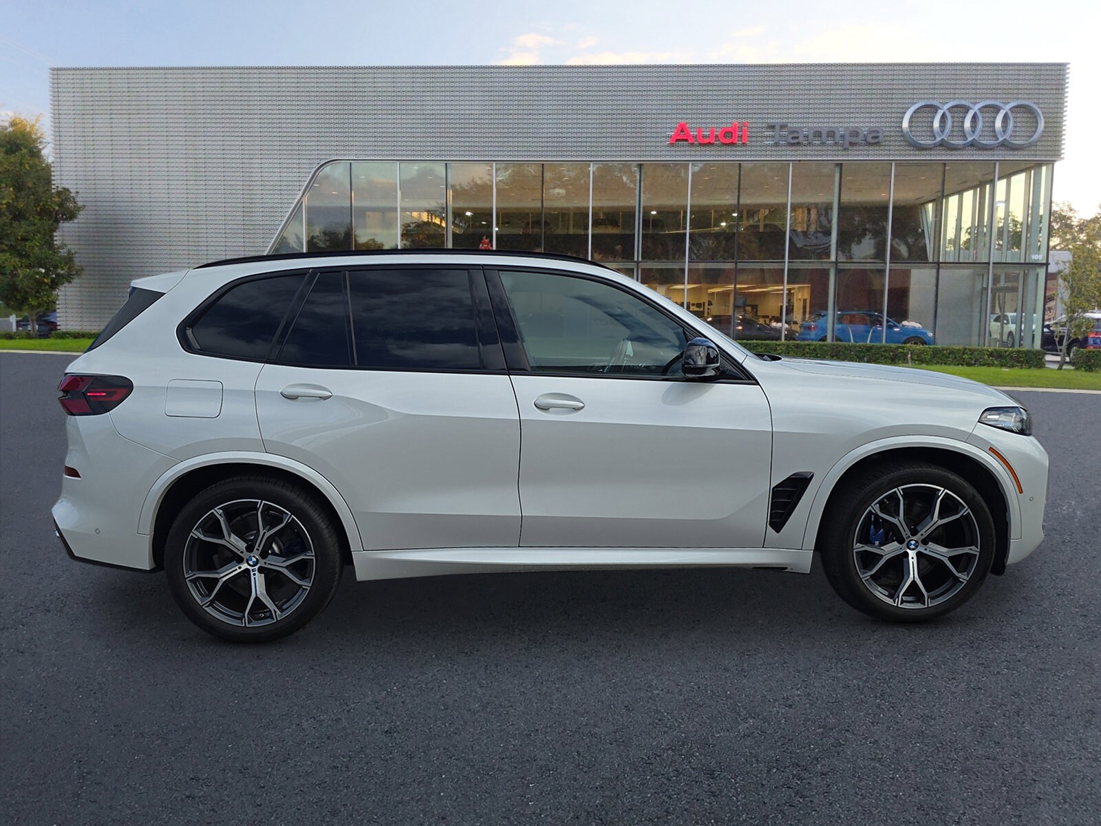 2025 Bmw X5 M60i photo 3