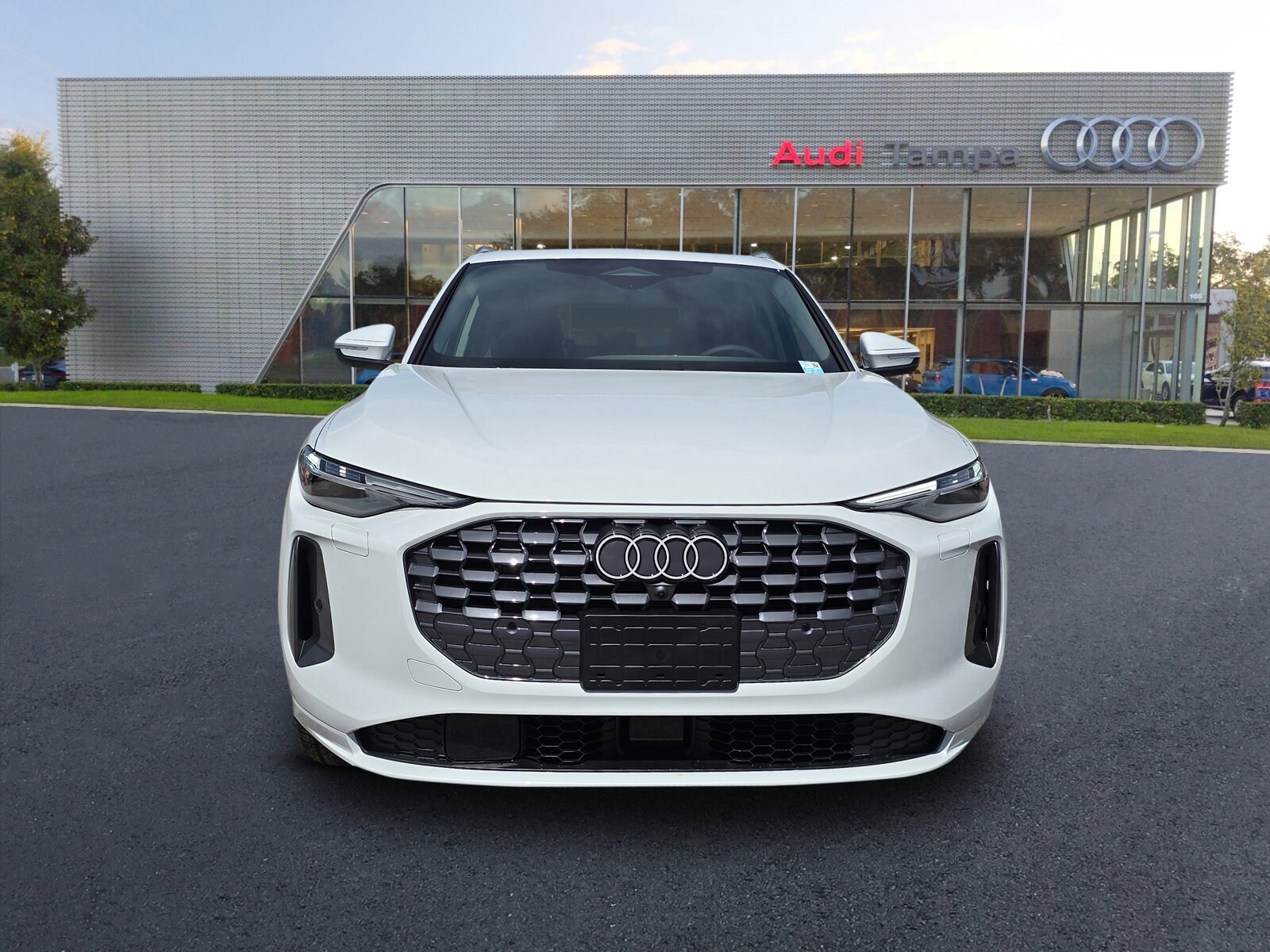 2025 Audi Q5 2.0T Prestige photo 2