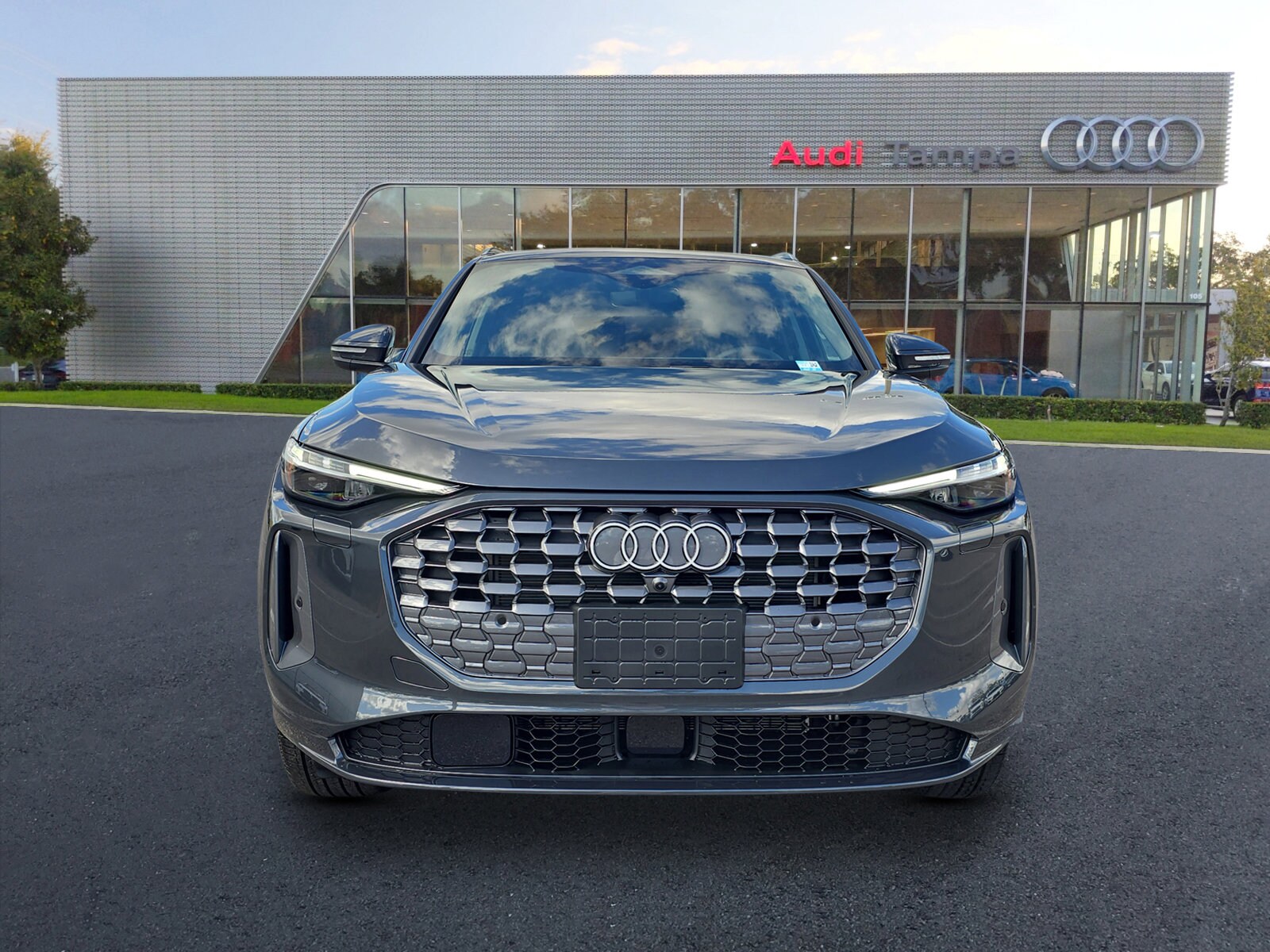 2025 Audi Q5 2.0T Prestige photo 2