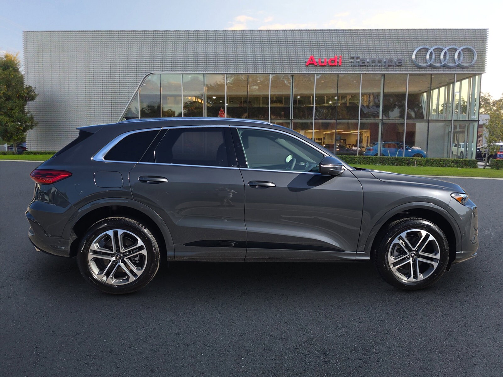 2025 Audi Q5 2.0T Premium photo 2