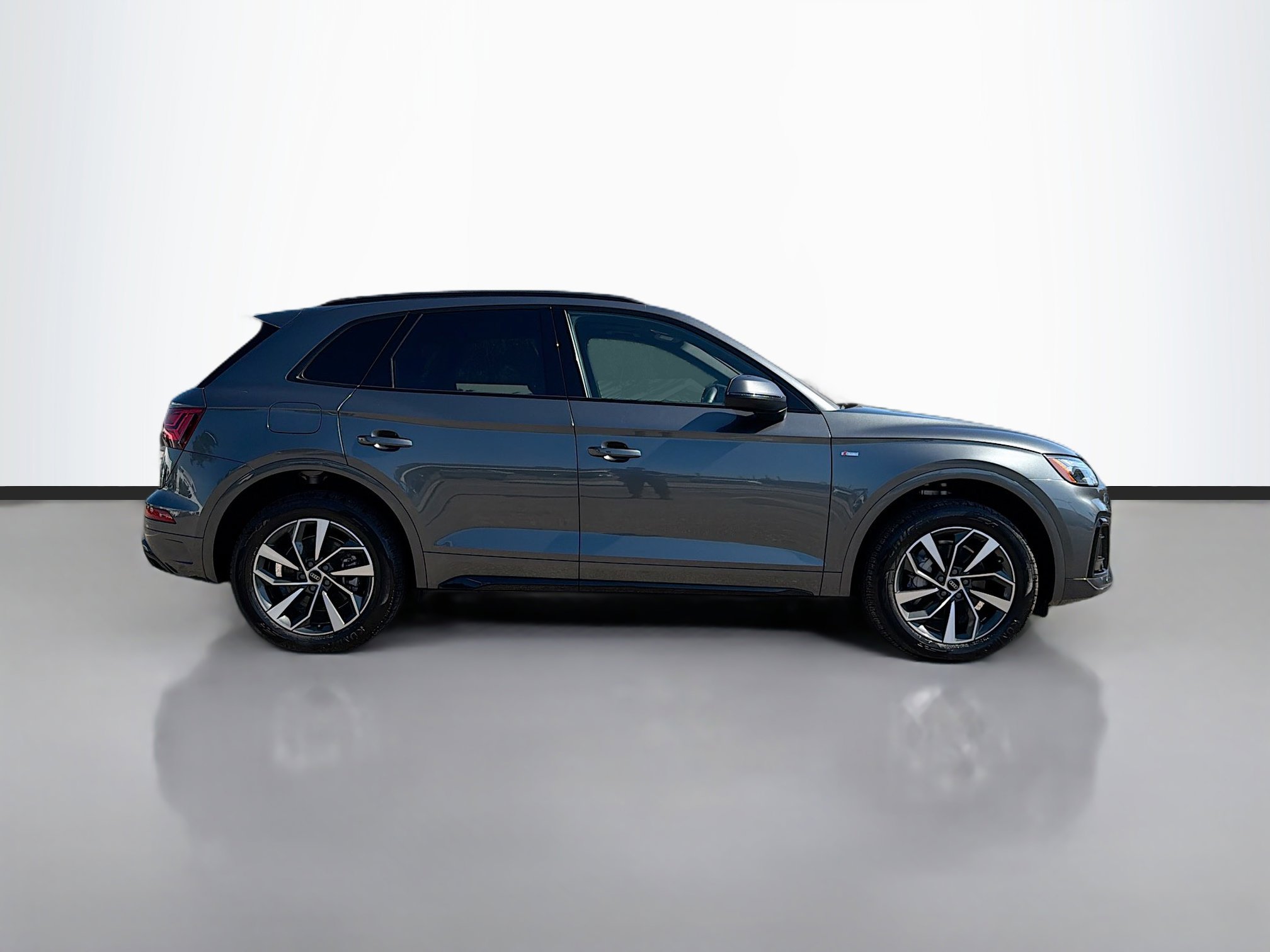 2024 Audi Q5 S line Premium photo 2