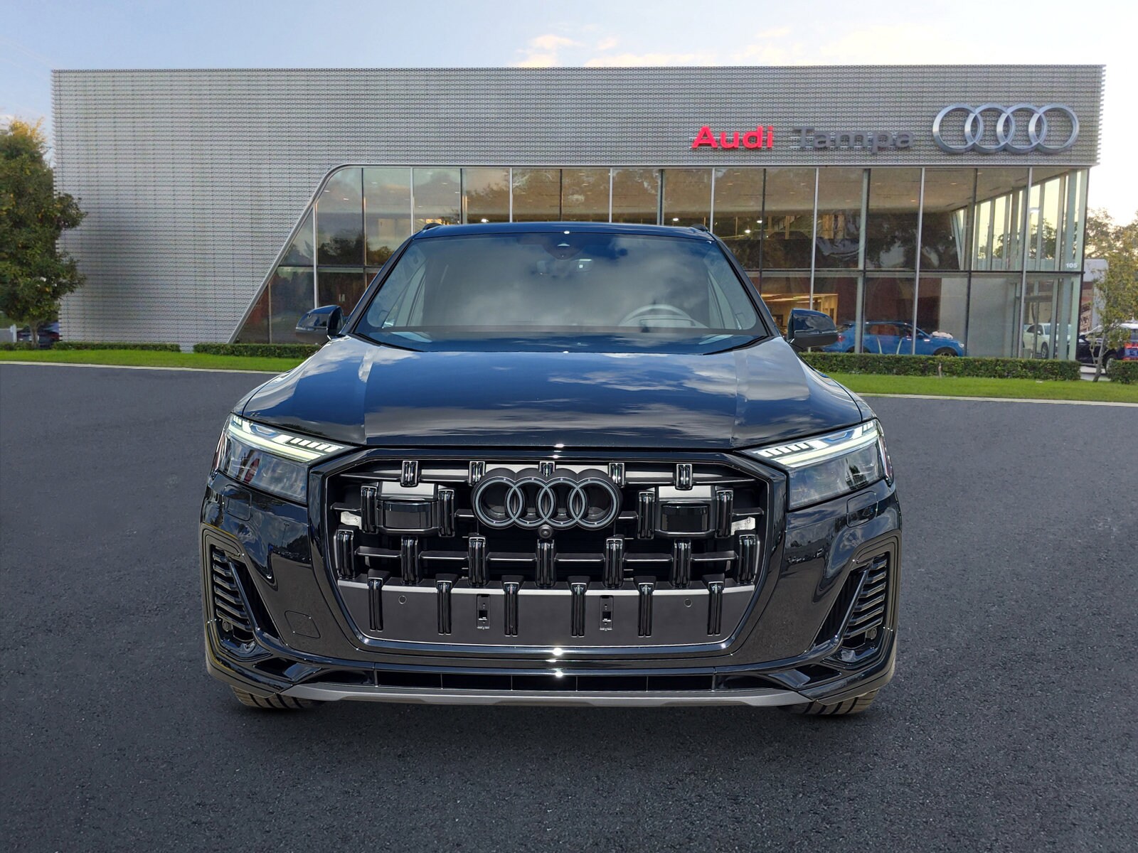 2025 Audi Q7 55 Prestige photo 2