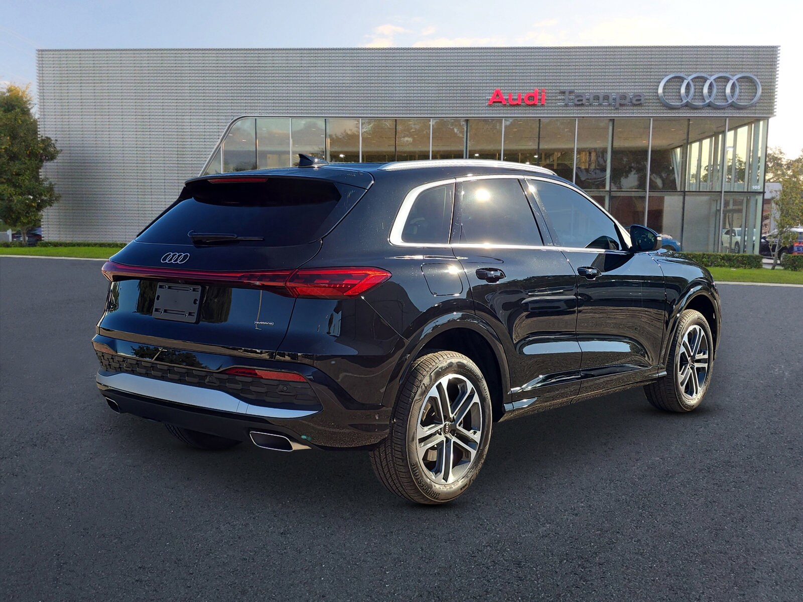 2025 Audi Q5 Premium photo 2